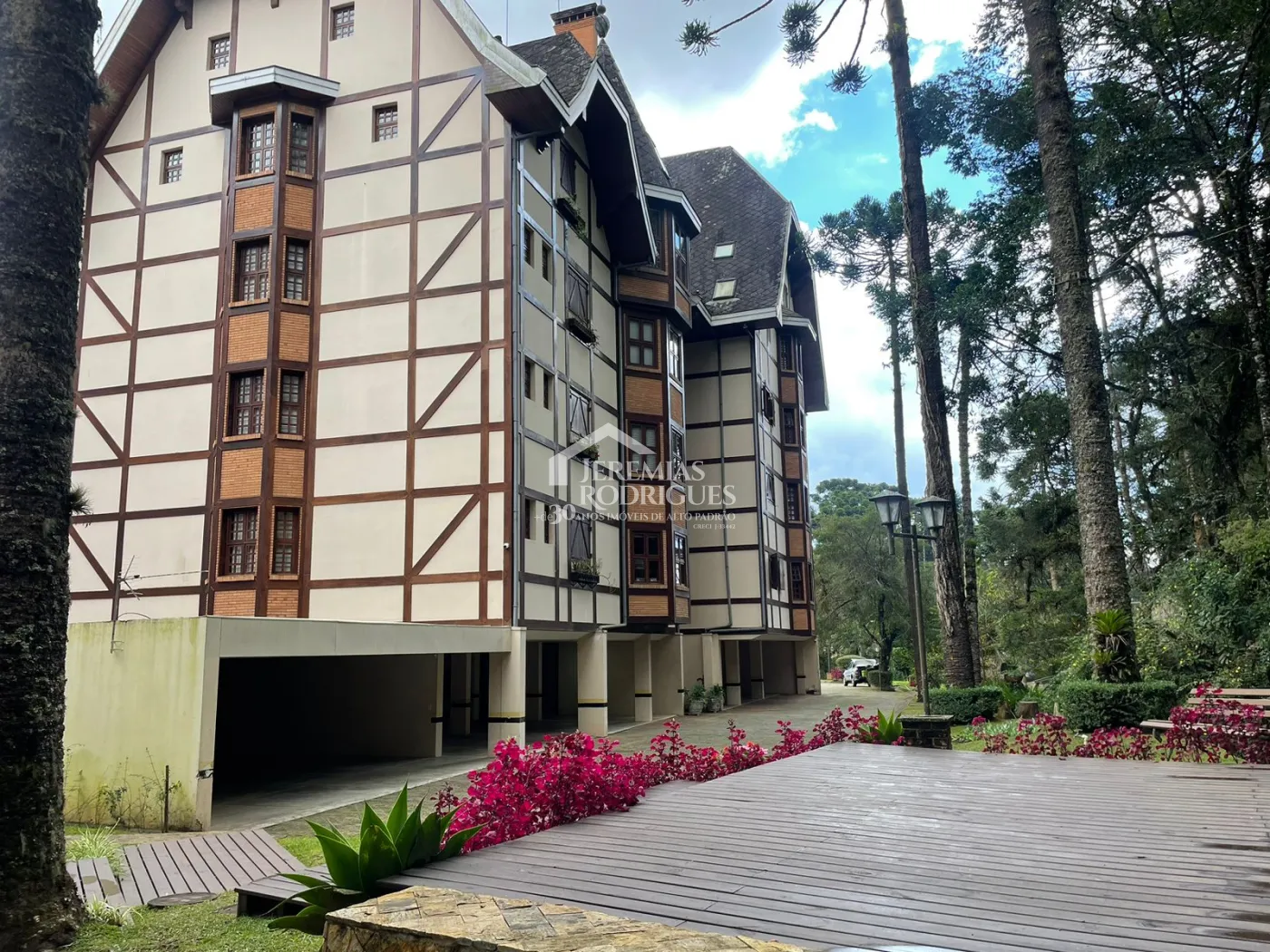 Apartamento com 3 dormitórios, 186 m² -  Condomínio Nouvelle Ville - Campos do Jordão/SP