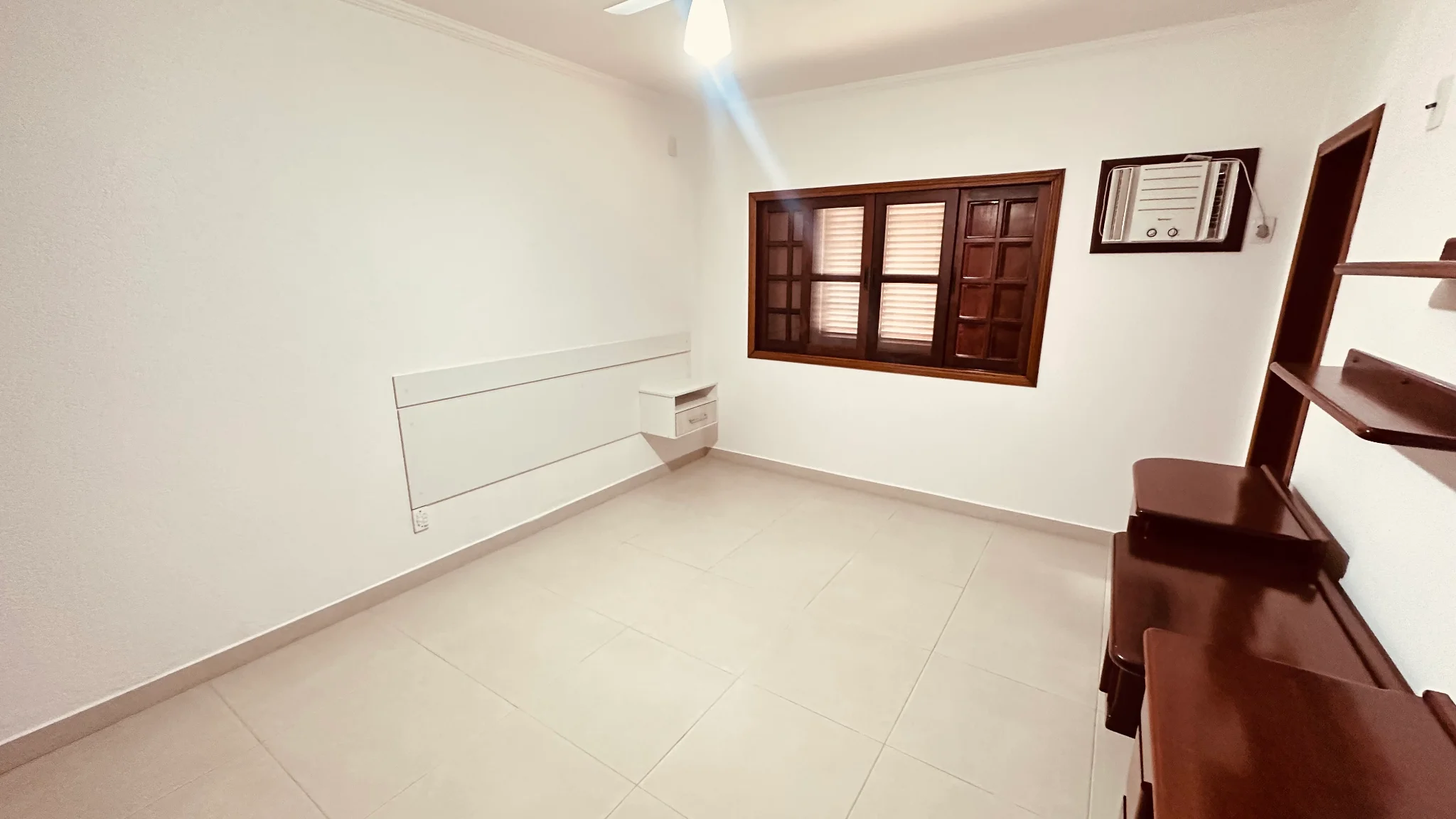 Casa com 6 dormitórios para locação no Condomínio Village Paineiras em Pindamonhangaba/SP