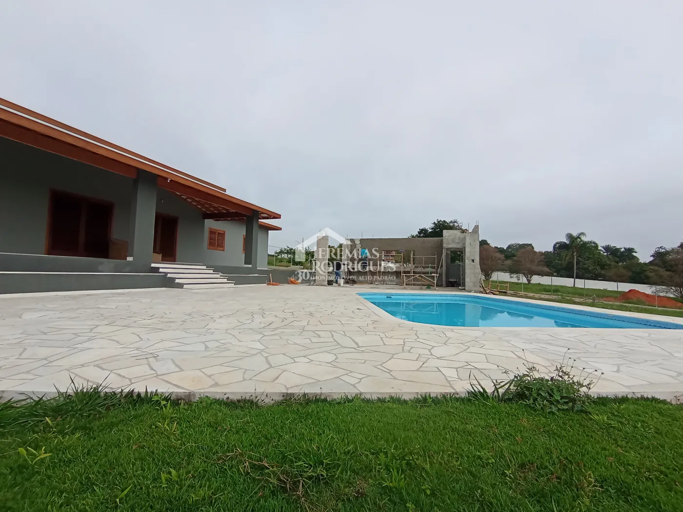 Casa à venda com 4 dormitórios no Condomínio Chácaras Cataguá em Taubaté/SP