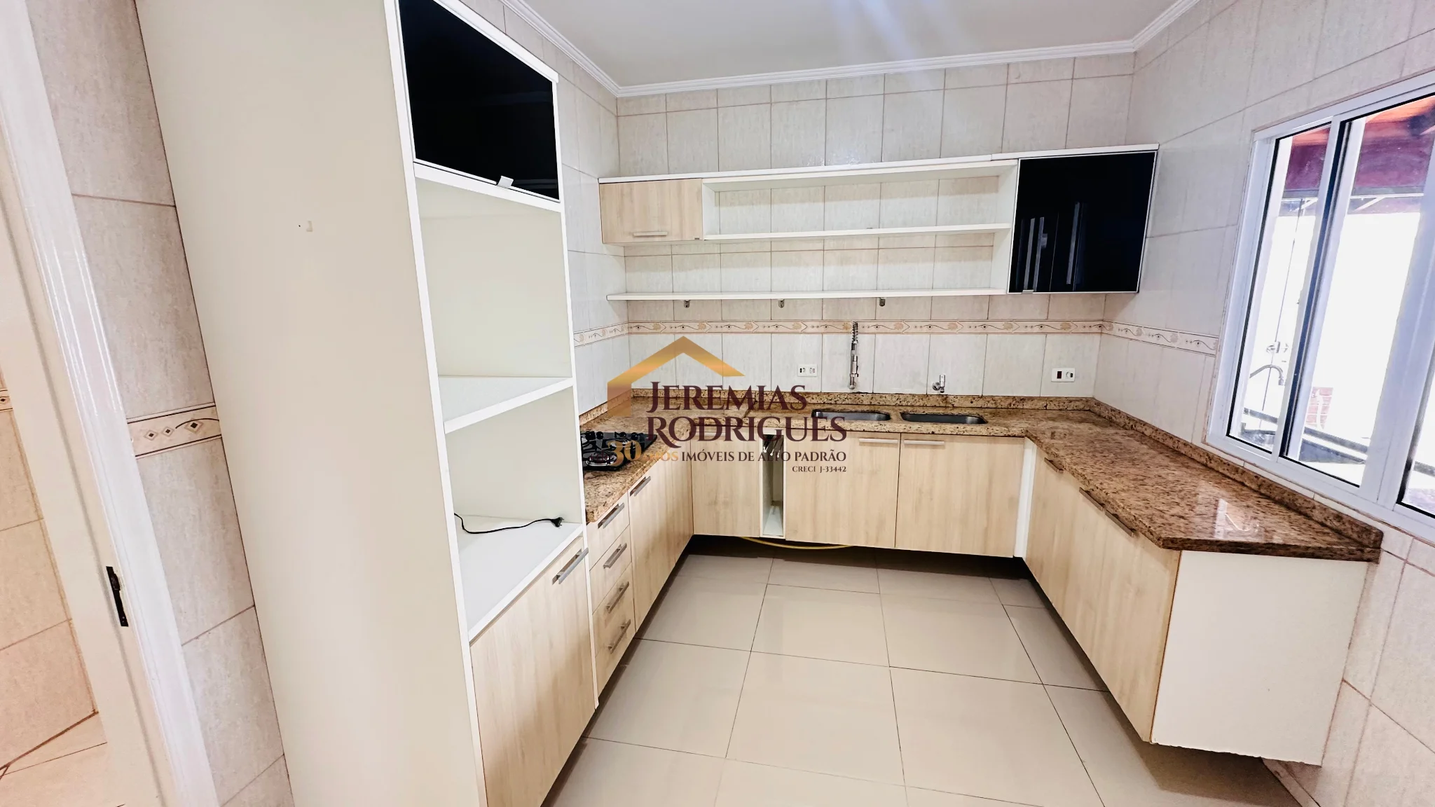 Casa para locação e venda no Condomínio Real Ville em Pindamonhangaba/SP.