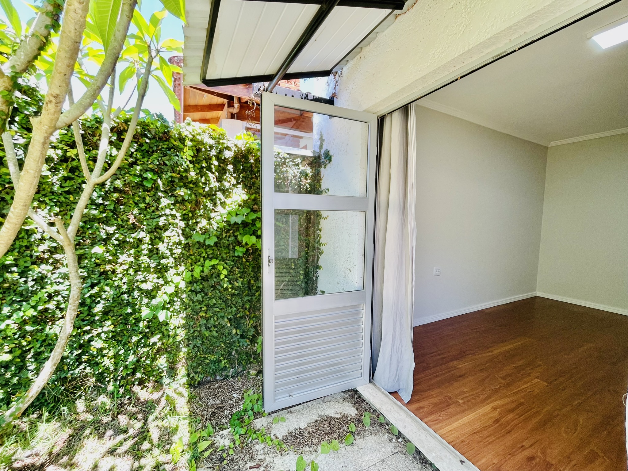 Casa à venda com 3 suítes no Condomínio Campos do Conde II em Tremembé/SP.