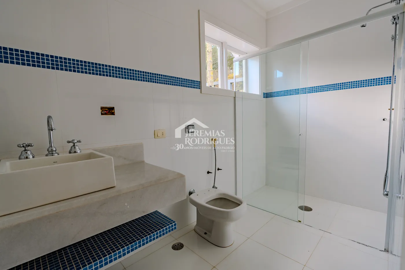 Casa para venda com 5 suítes no Condomínio Jardim Véu da Noiva em Campos do Jordão/SP