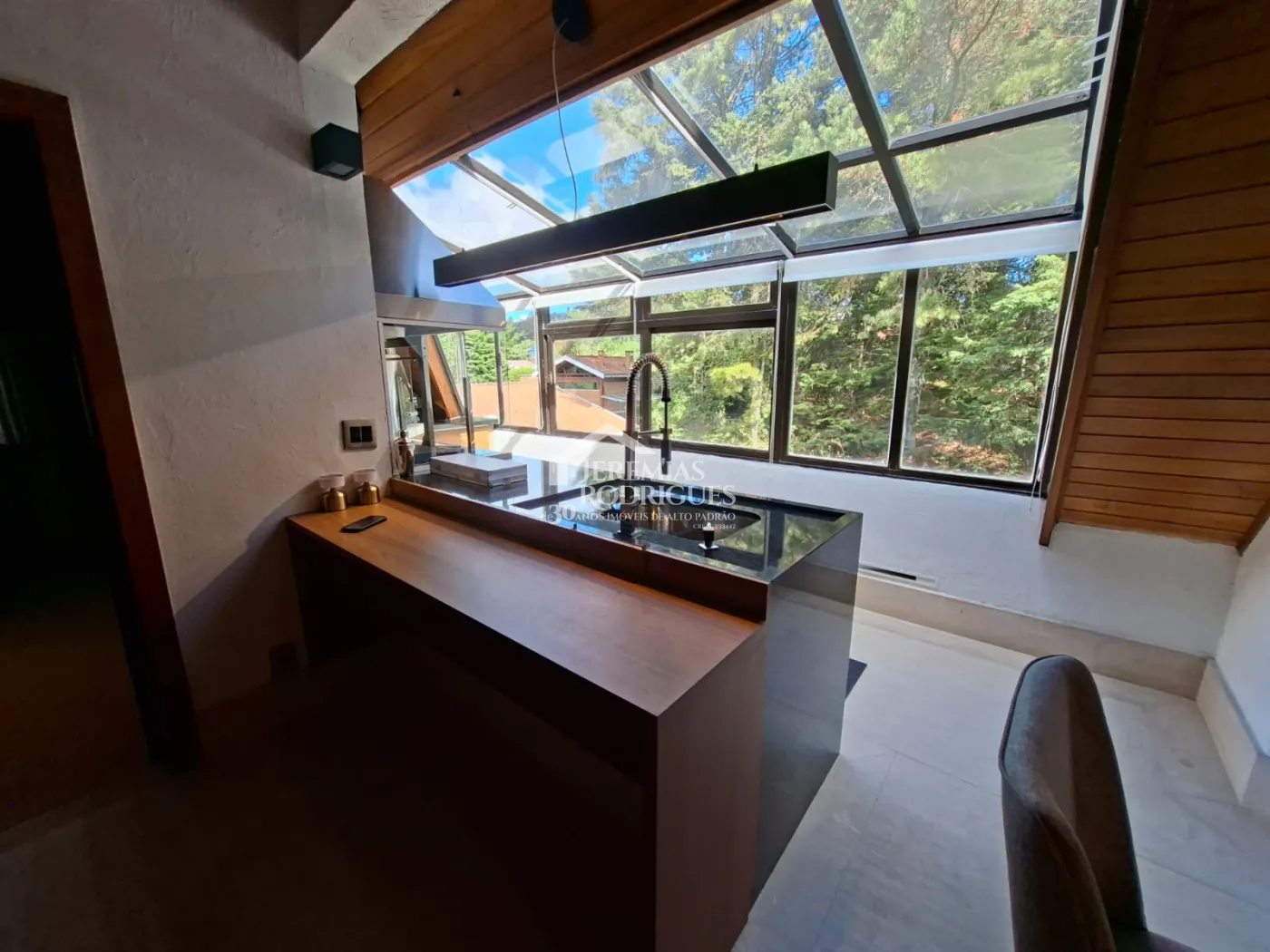 Apartamento à venda com 4 suítes, 171 m² no Edifício Cottage em Campos do Jordão/SP