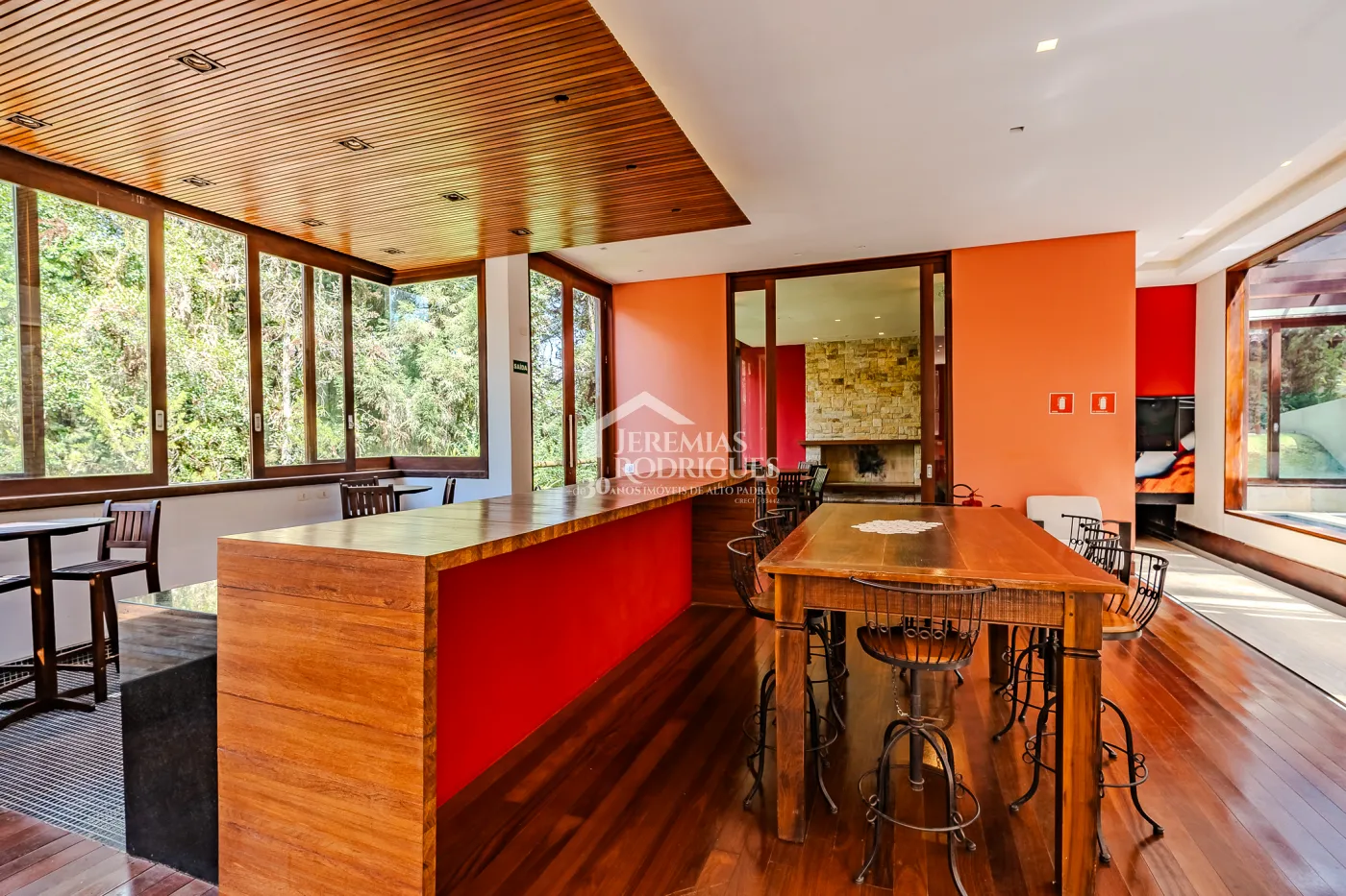 Casa para venda com 5 suítes no Condomínio Villandry em Campos do Jordão/SP