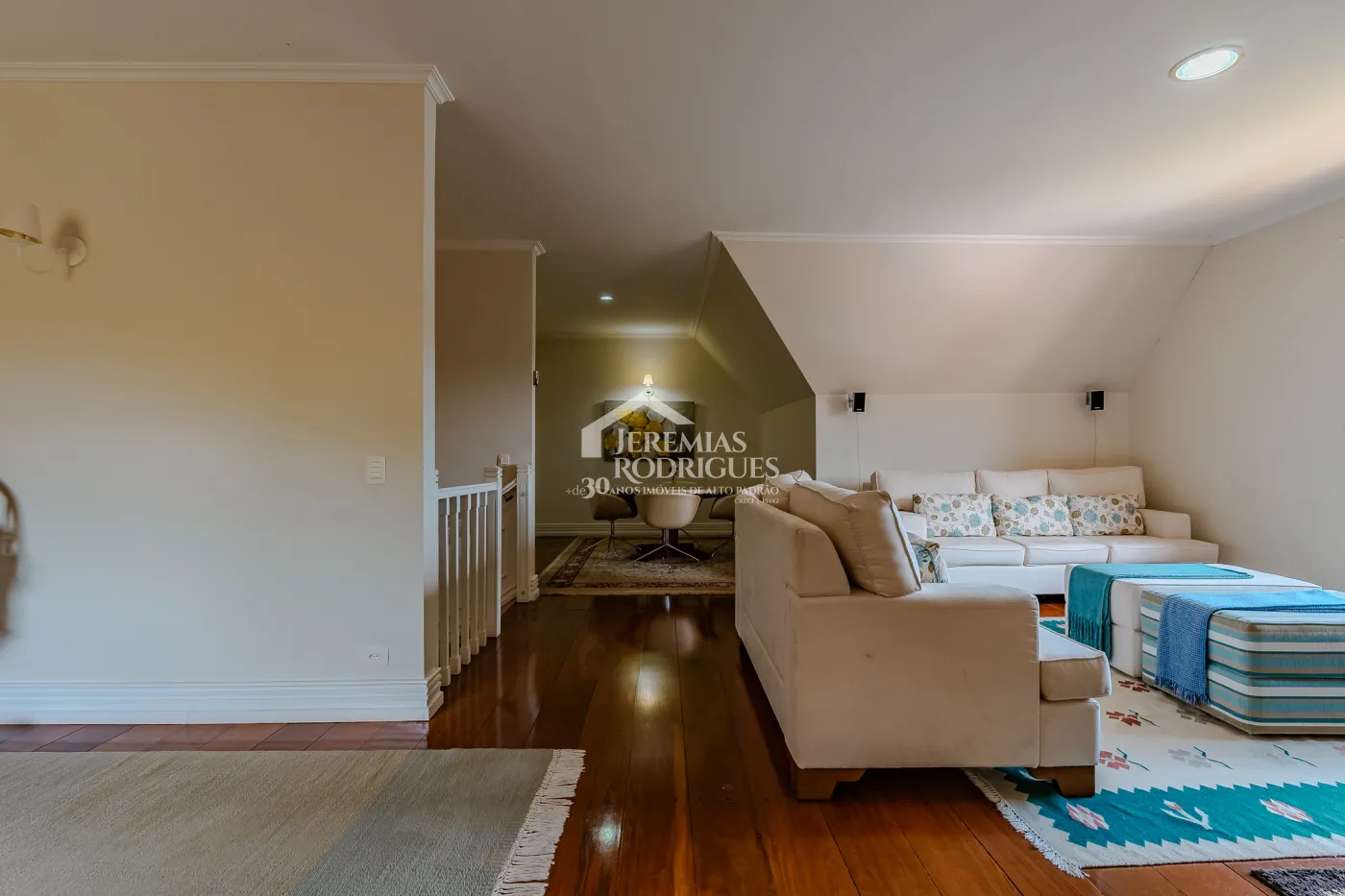 Casa para venda e locação com 5 suítes no Jardim Véu da Noiva em Campos do Jordão/SP