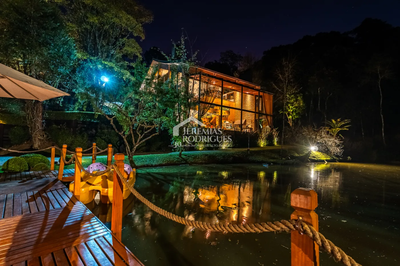Casa com 7 suítes, 770 m² - Pedra do Fogo - Campos do Jordão/SP.