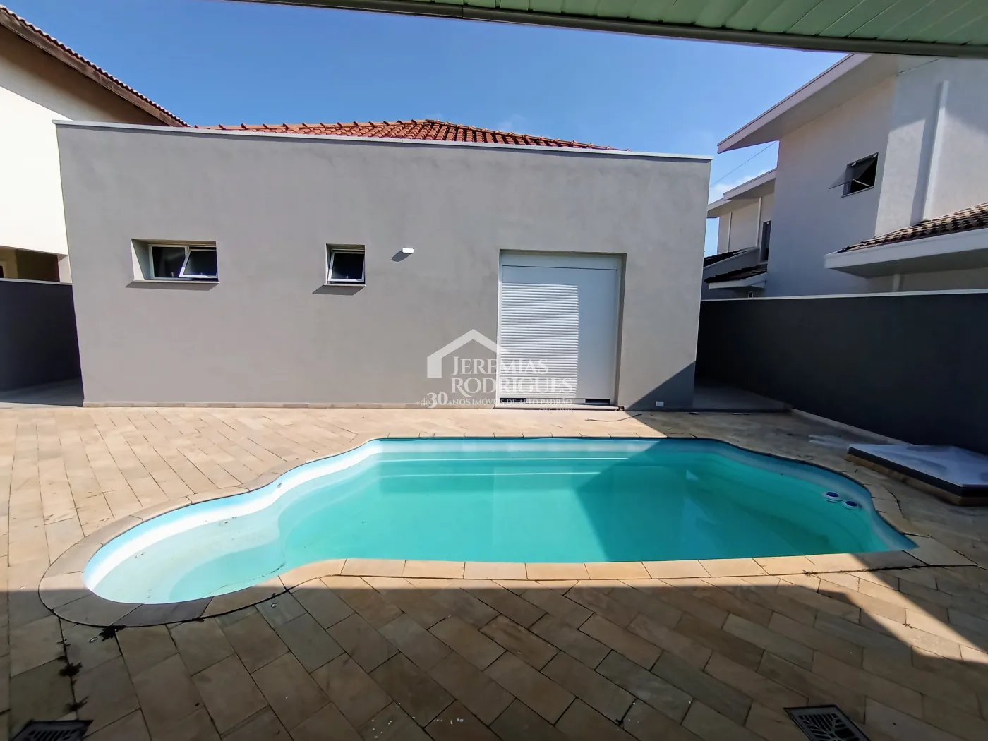 Casa à venda com 3 dormitórios no Condomínio Taubaté Village em Taubaté/SP.