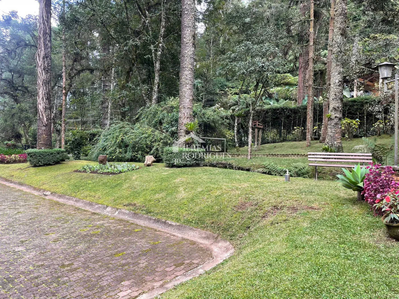 Apartamento com 3 dormitórios, 186 m² -  Condomínio Nouvelle Ville - Campos do Jordão/SP