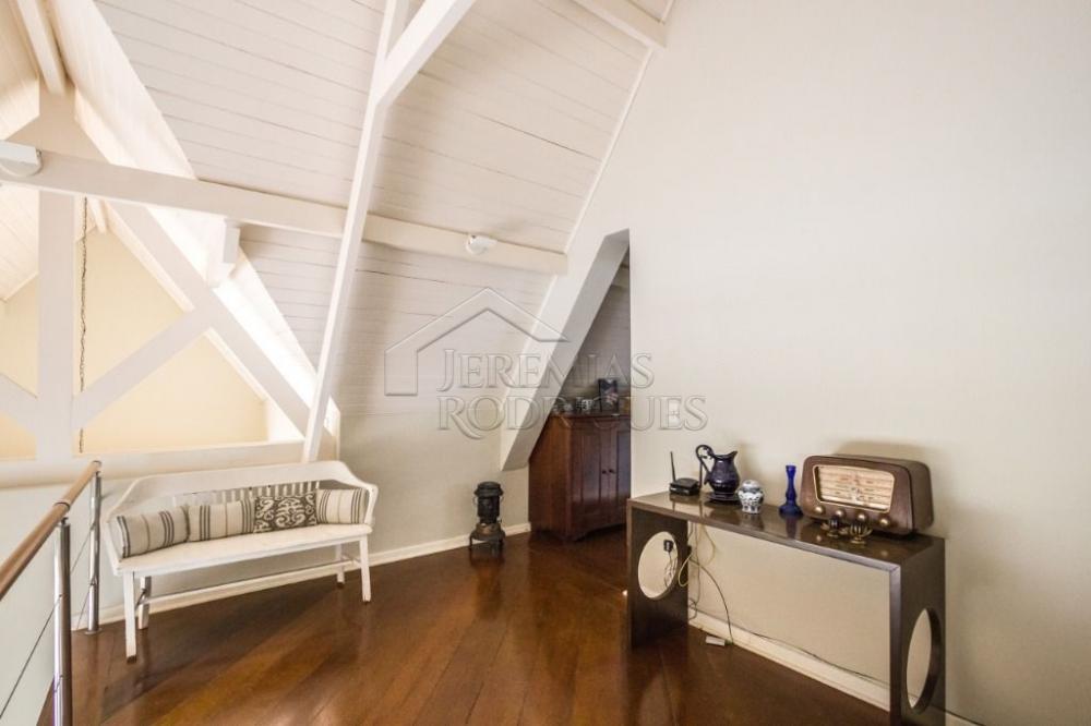 Casa à venda com 7 dormitórios no bairro Recanto das Araucárias em Campos do Jordão/SP.