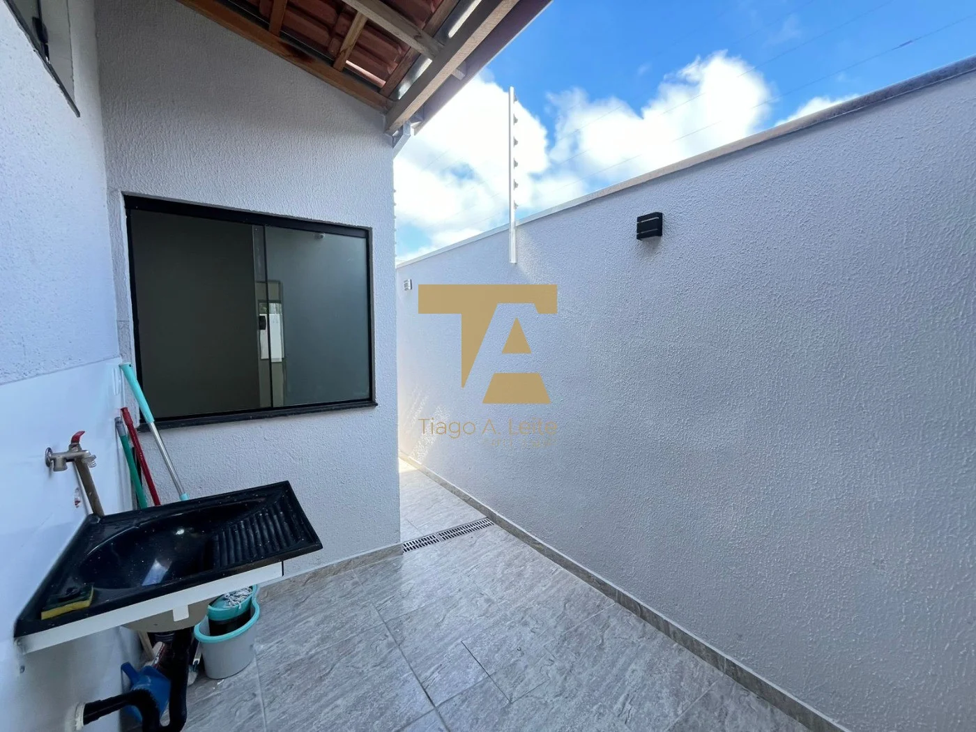 Casa no Portal dos Eucaliptos em Pindamonhangaba com suíte e closet
