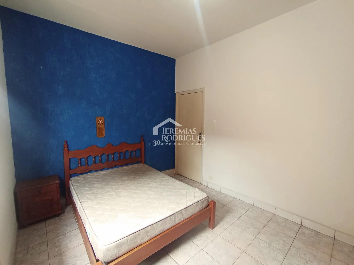 Casa para venda e locação no bairro Jardim Eulária em Taubaté/SP.