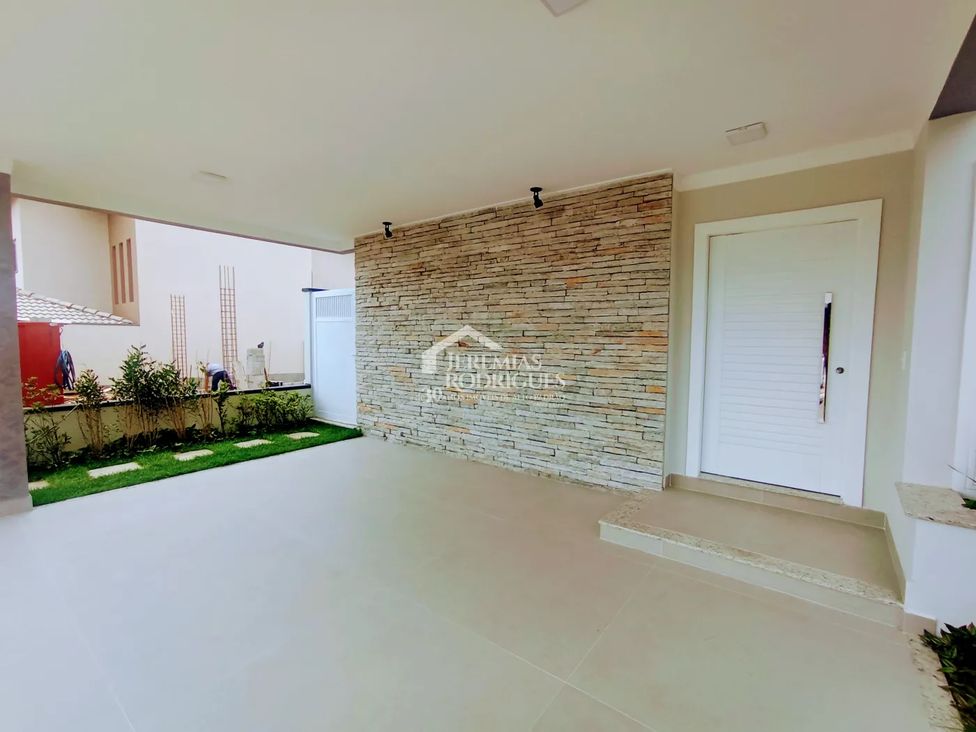 Casa à venda com 3 dormitórios no Condomínio Residencial Barão de Tremembé em Tremembé/SP.