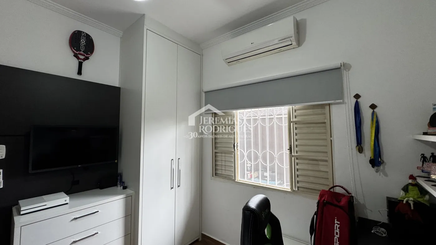 Casa para venda e locação com 3 dormitórios no bairro Chácara da Galega em Pindamonhangaba/SP.