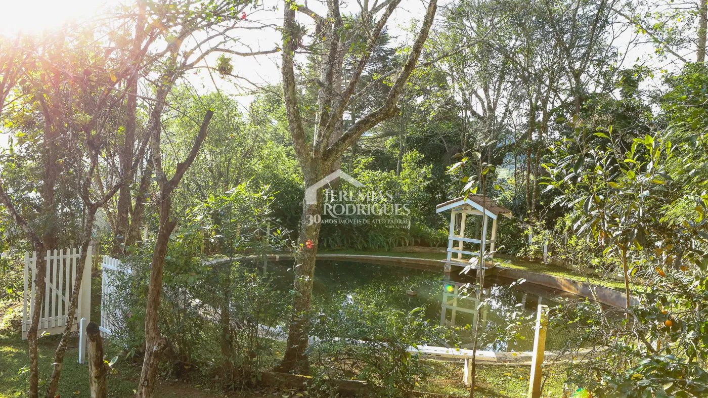 Chácara à venda no bairro do Sapucaí, em Sapucaí-Mirim/MG.