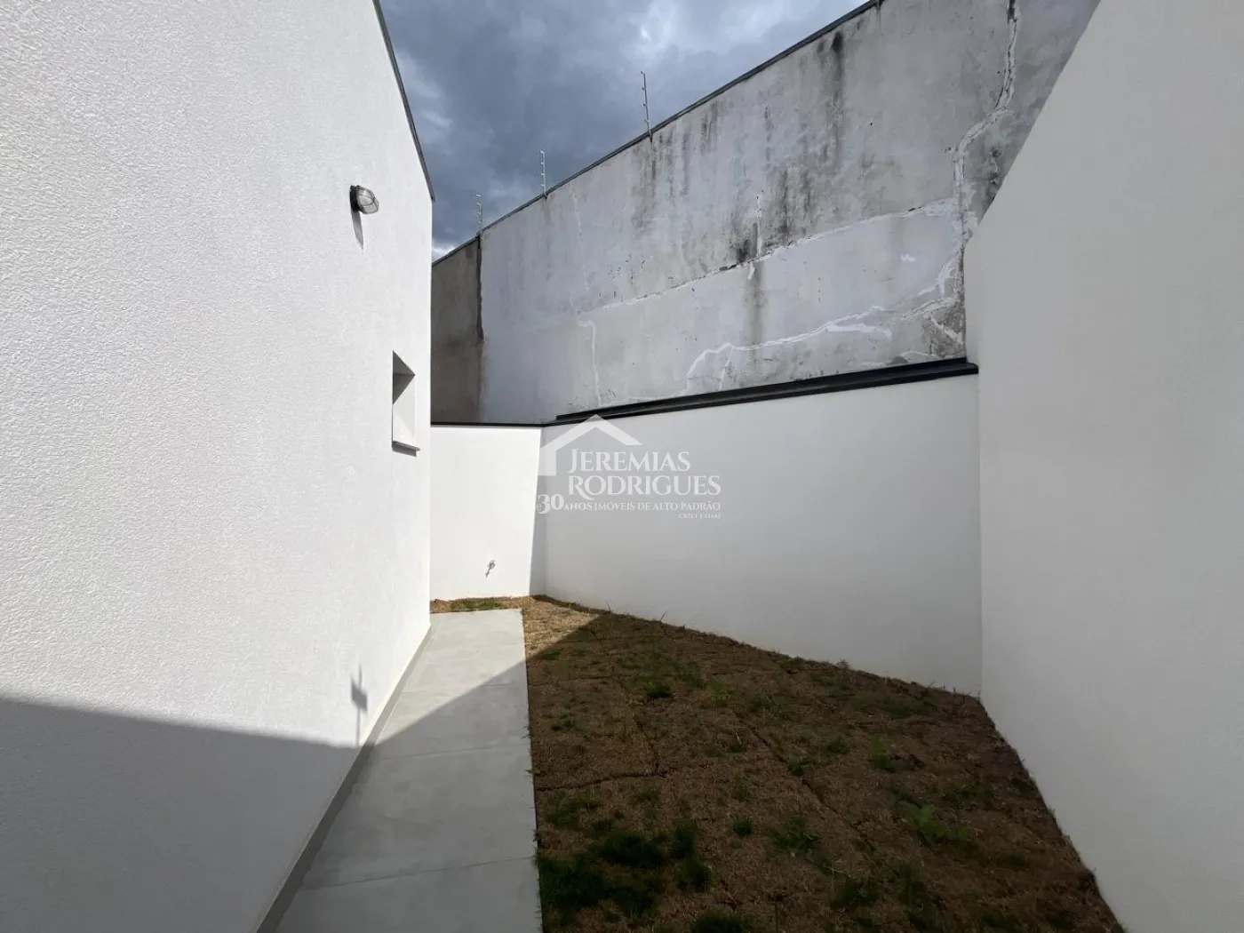 Casa com 3 dormitórios, 199 m² - Condomínio Parque das Araucárias - Tremembé/SP.