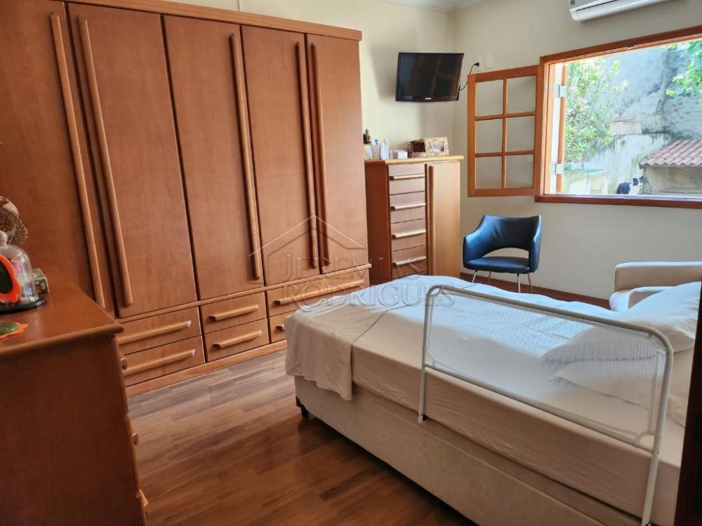 Casa à venda com 4 dormitórios no bairro Alto do Tabaú em  Pindamonhangaba/SP.