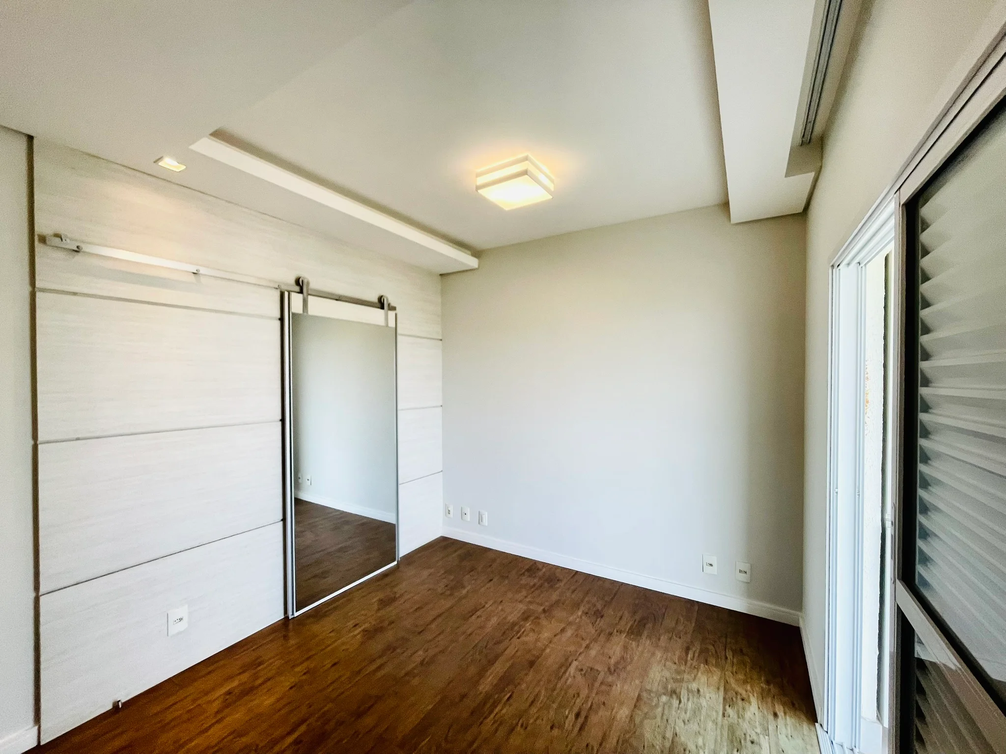 Cobertura duplex com 3 dormitórios no Condomínio Monte Castelo em  Taubaté/SP. 