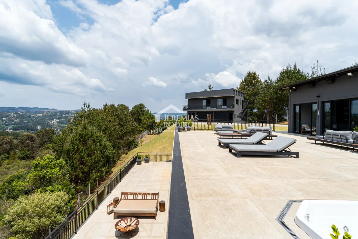 Casa para venda com 5 dormitórios no Residencial Estrelas da Mantiqueira em Campos do Jordão/SP