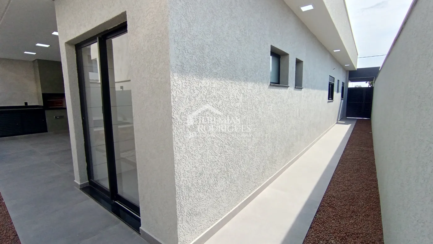 Casa à venda com 3 dormitórios no Condomínio Pérola do Vale em Tremembé/SP.