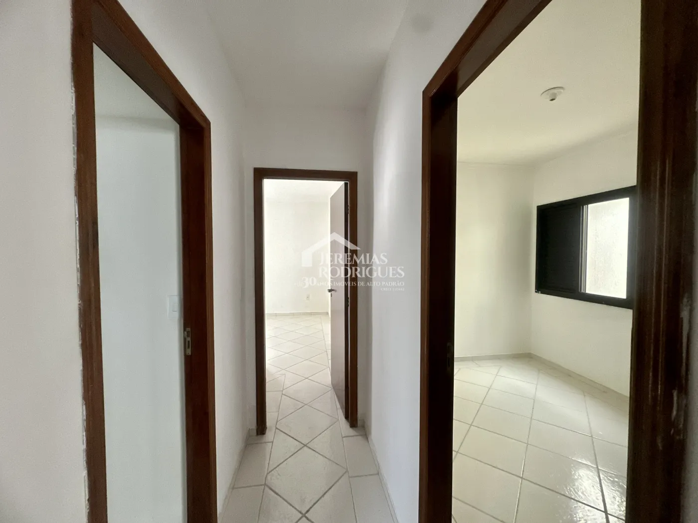 Casa para venda e locação com 4 dormitórios no Condomínio Alto dos Pinheiros em Taubaté/SP.