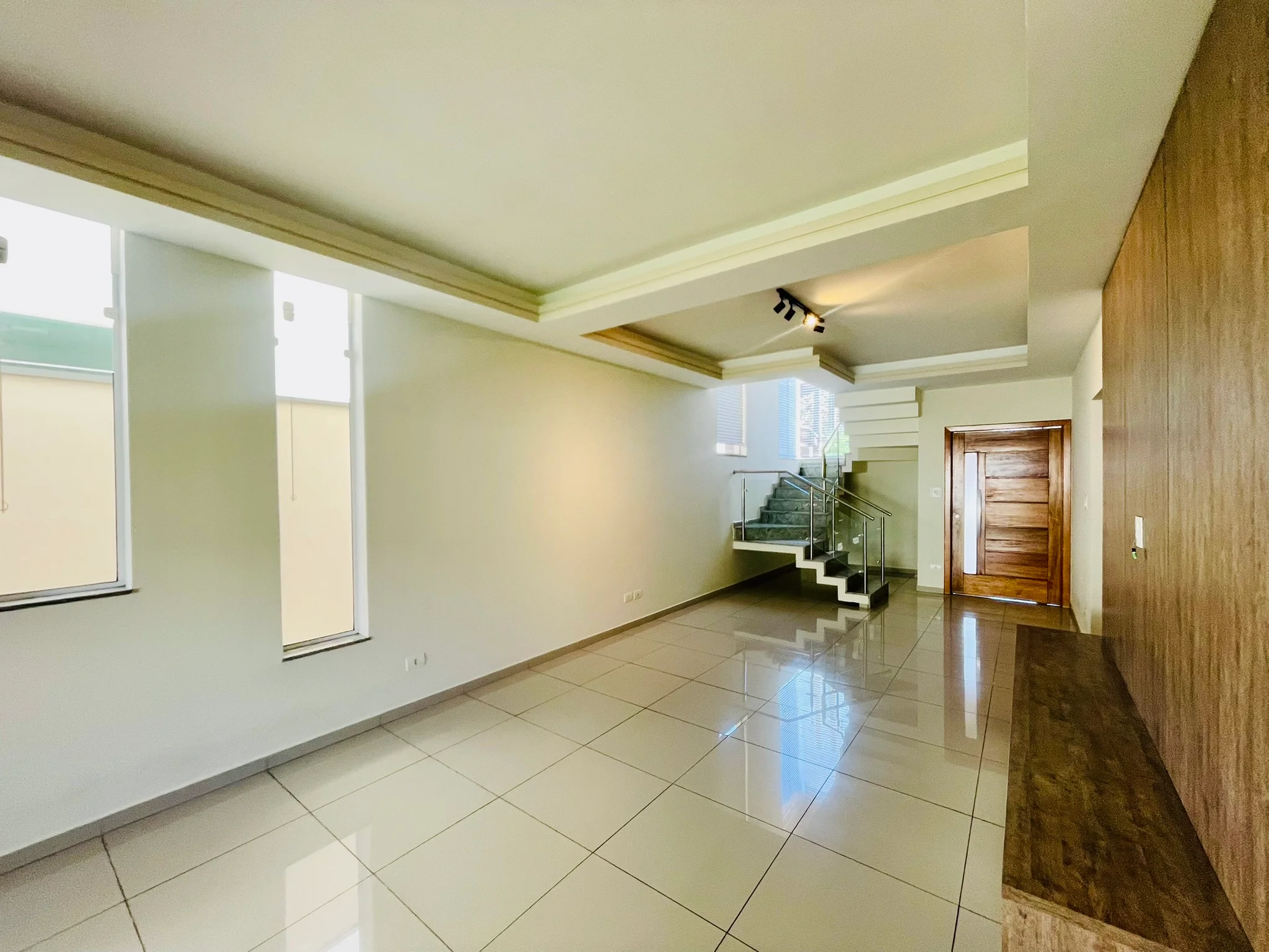 Casa à venda com 4 dormitórios no Condomínio Campos do Conde III em Tremembé/SP. 