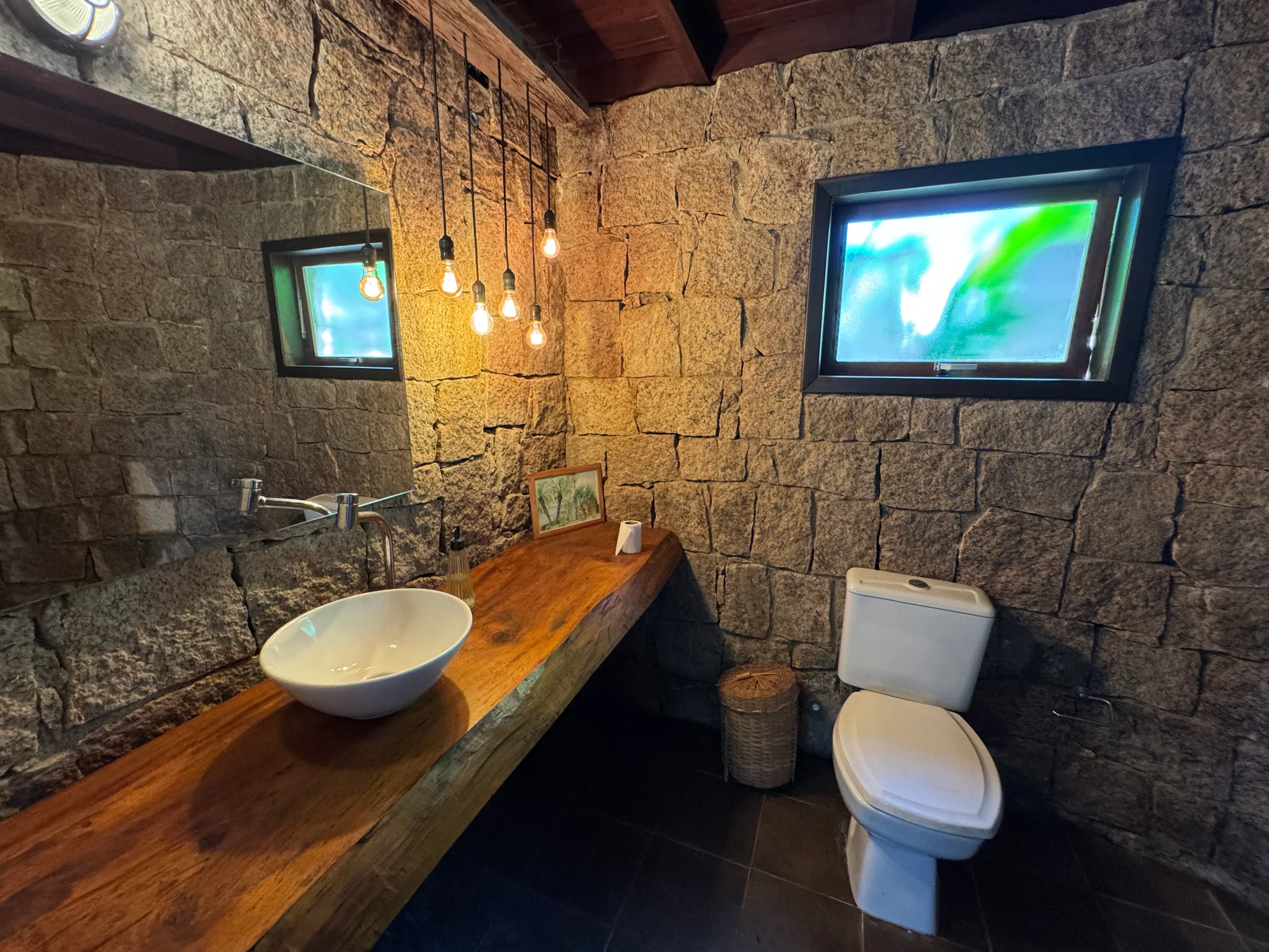 Casa à venda com 3 suítes no Condomínio Ponta das Toninhas em Ubatuba/SP. 