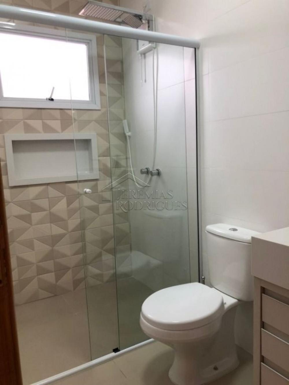 Casa à venda com 3 suítes no Condomínio Reserva dos Lagos em Pindamonhangaba/SP.