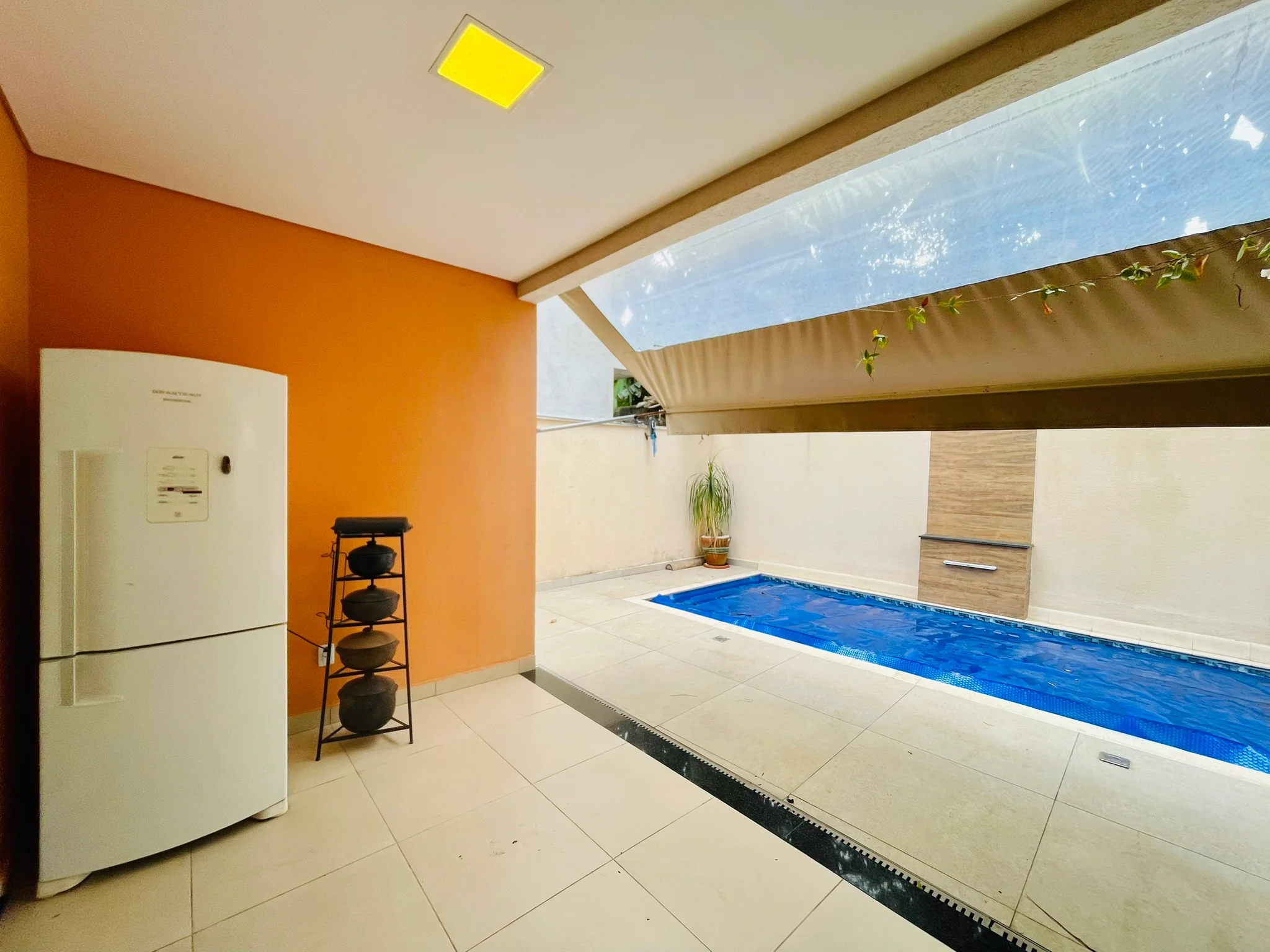 Casa à venda com 3 dormitórios no Condomínio Parque das Araucárias em Tremembé/SP. 