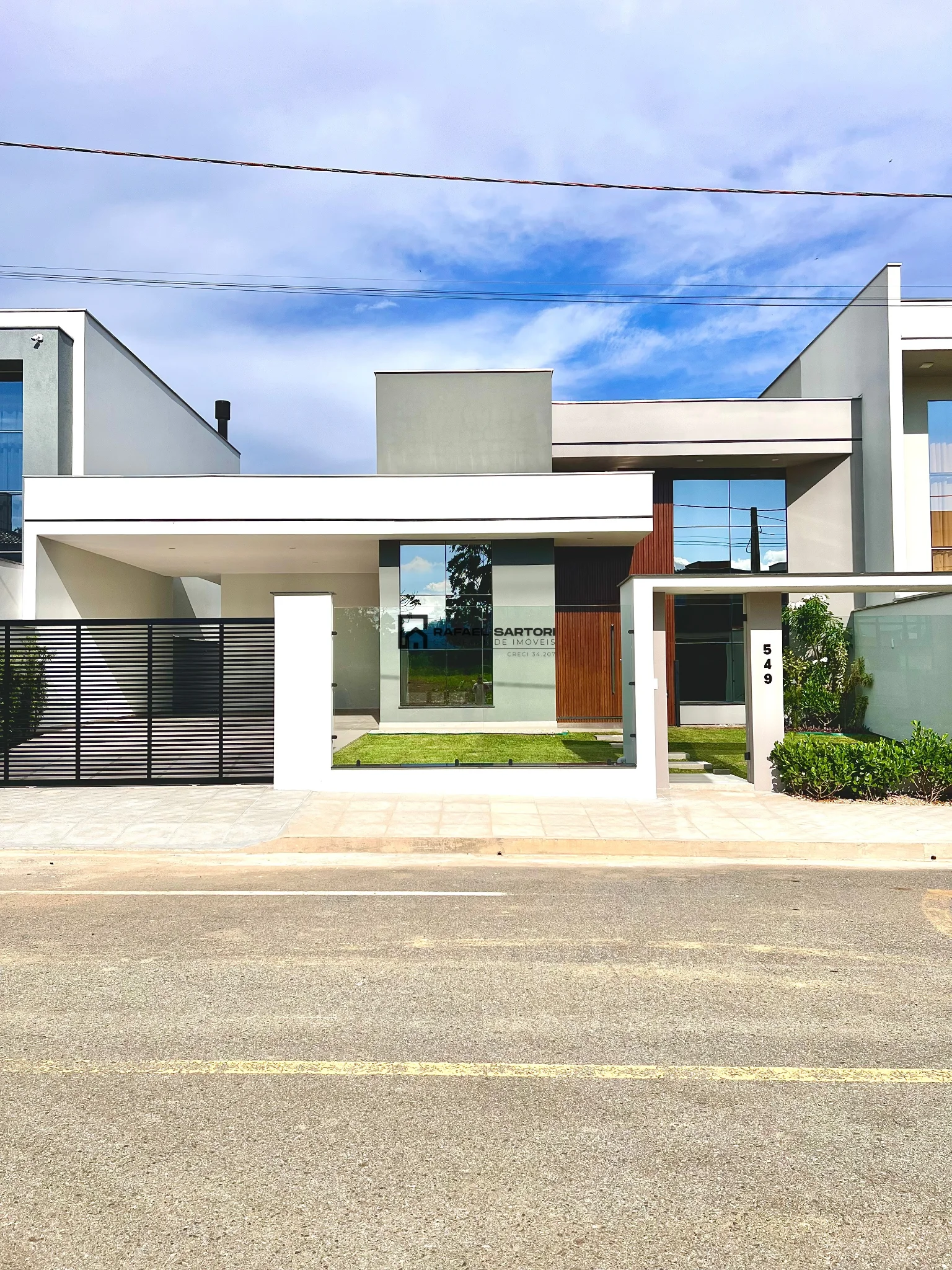 CASA NOVA COM 04 QUARTOS NO AMIZADE