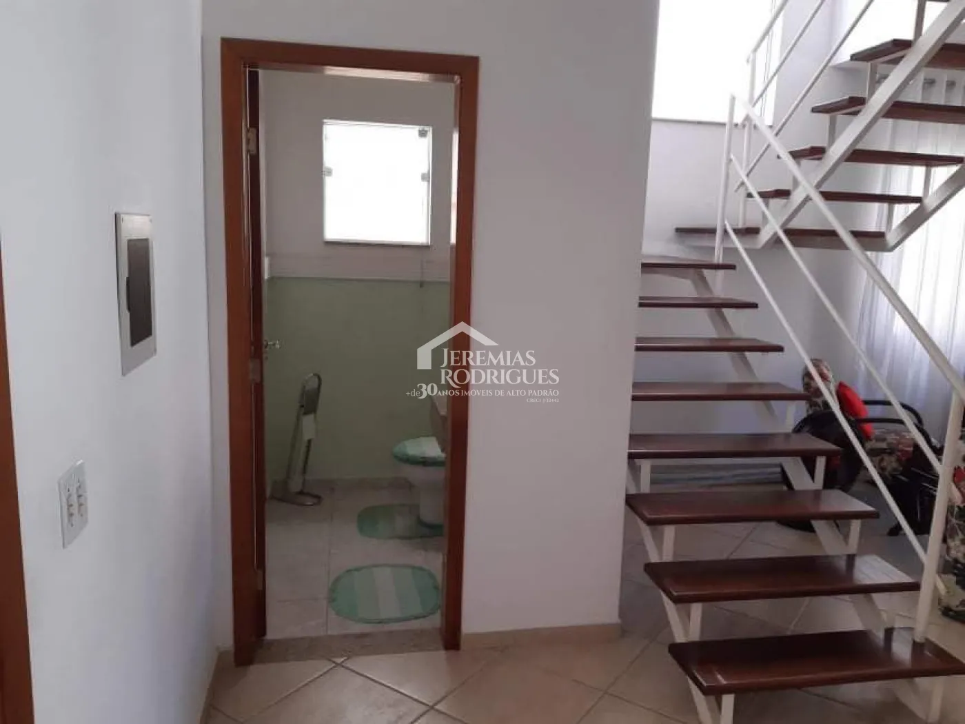 Casa à venda com 3 dormitórios no Condomínio Jatobá em Tremembé/SP.