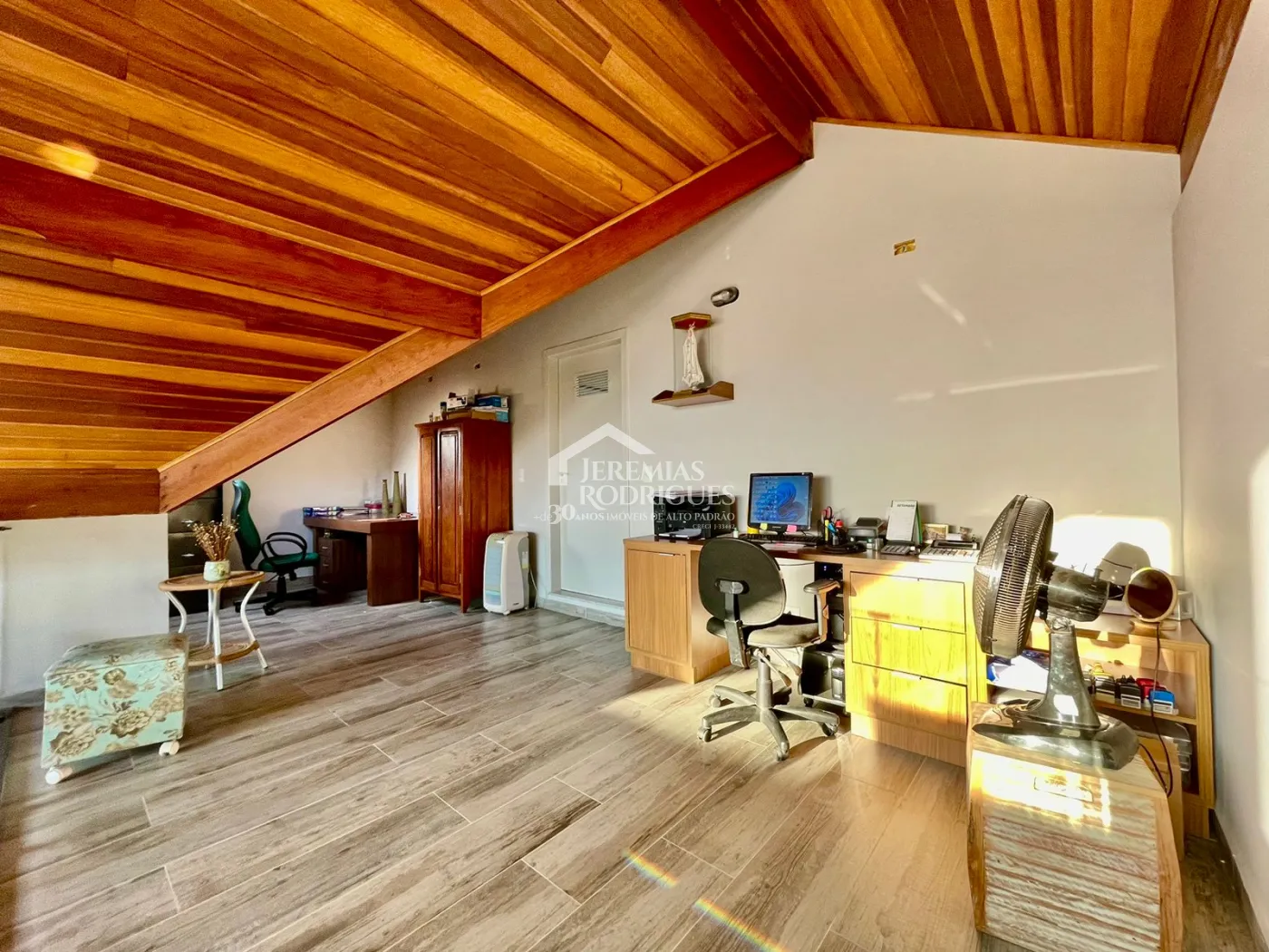 Casa à venda com 3 dormitórios no Condomínio Village da Serra em Tremembé/SP.