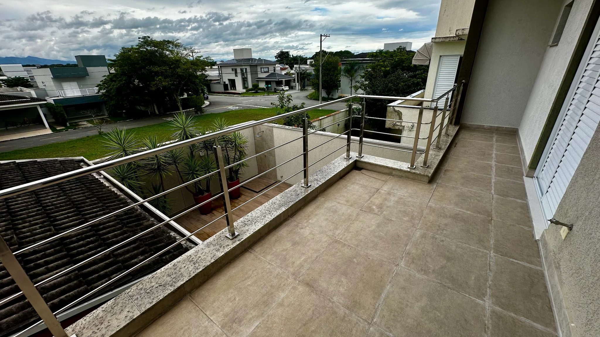 Casa para locação com 4 dormitórios no Campos do Conde II em Tremembé/SP. 