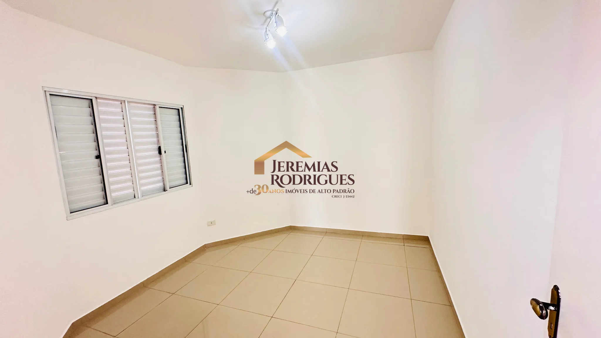 Casa para locação e venda no Condomínio Real Ville em Pindamonhangaba/SP.