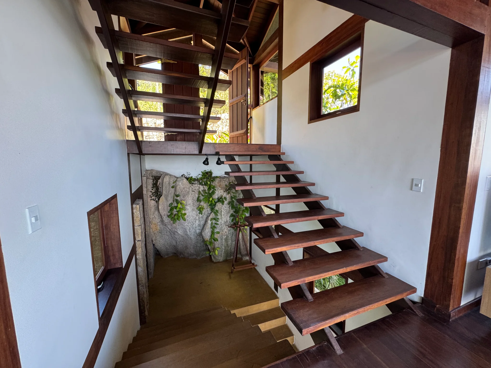 Casa à venda com 3 suítes no Condomínio Ponta das Toninhas em Ubatuba/SP. 