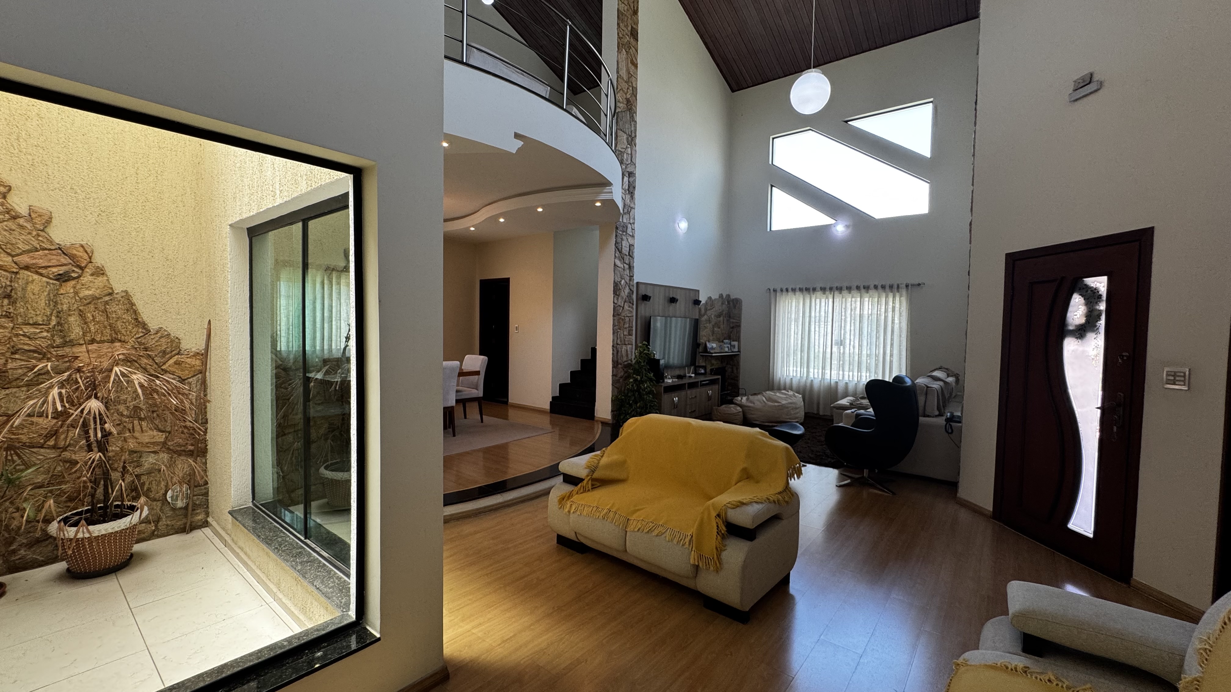 Casa à venda com 3 dormitórios no Condomínio Real Ville em Pindamonhangaba/SP.