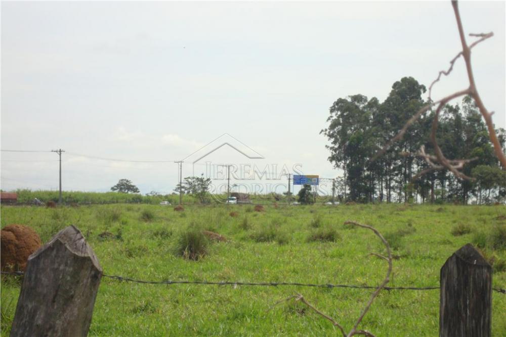 Área rural à venda com 123.247 m² no bairro Jardim Regina em Pindamonhangaba/SP.