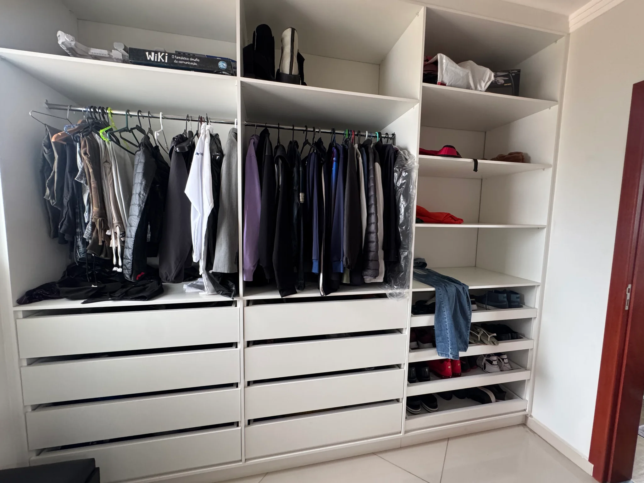 Casa à venda com 3 suítes no Condomínio Reserva dos Lagos em Pindamonhangaba/SP. 