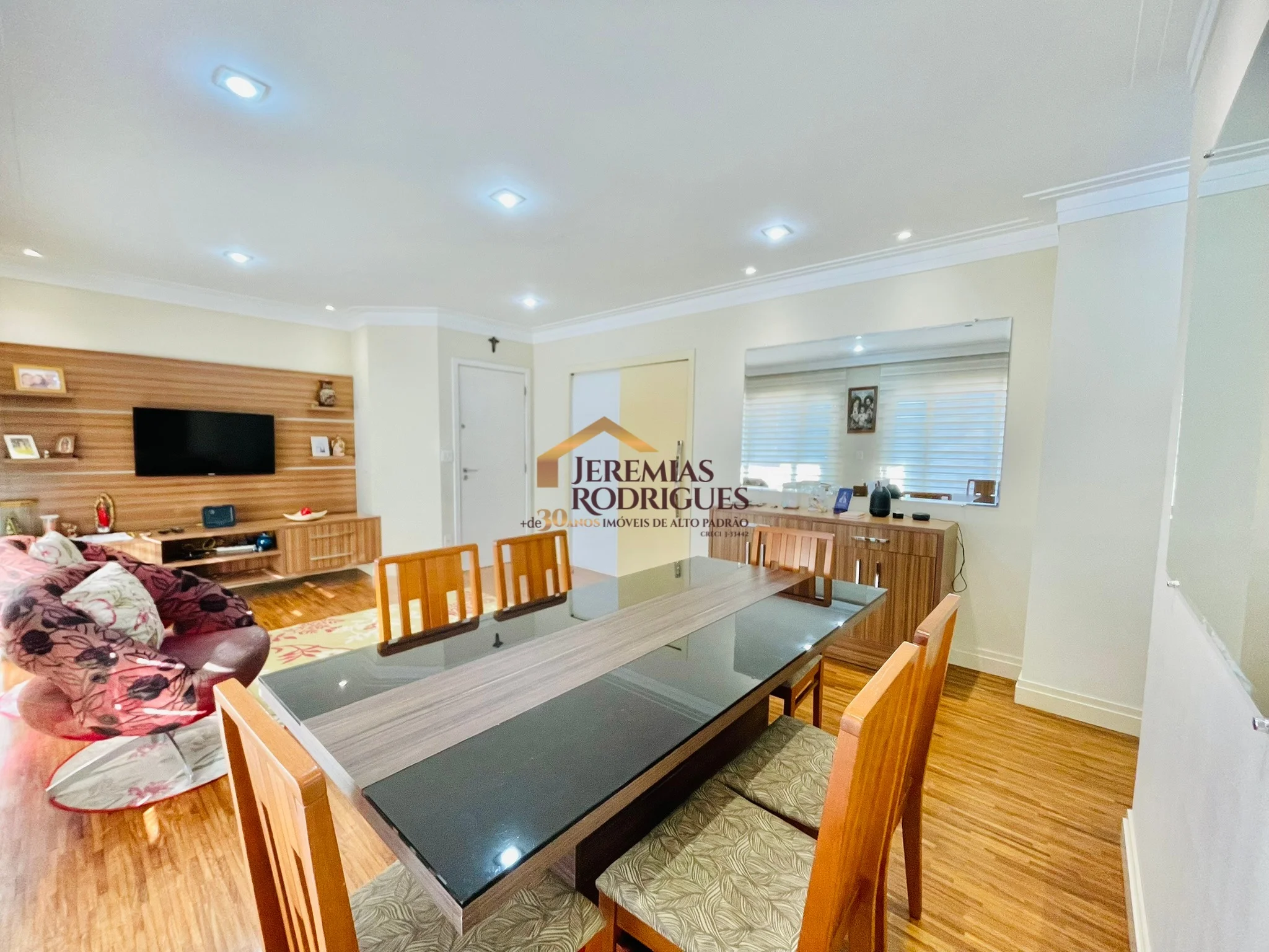 Apartamento à venda no Edifício Sauípe em Taubaté/SP.