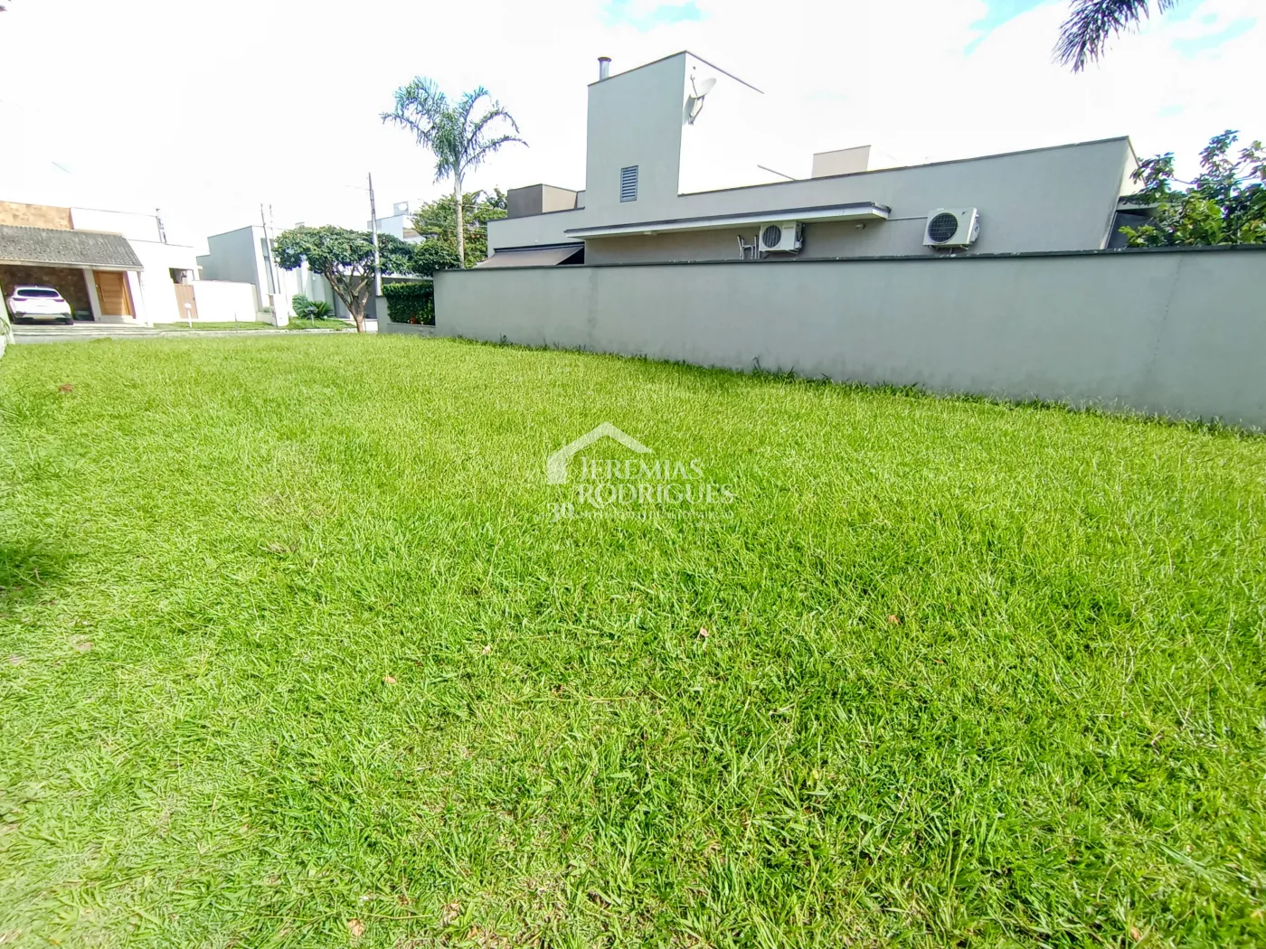 Terreno à venda com 307 m² no Condomínio Campos do Conde II em Tremembé/SP.