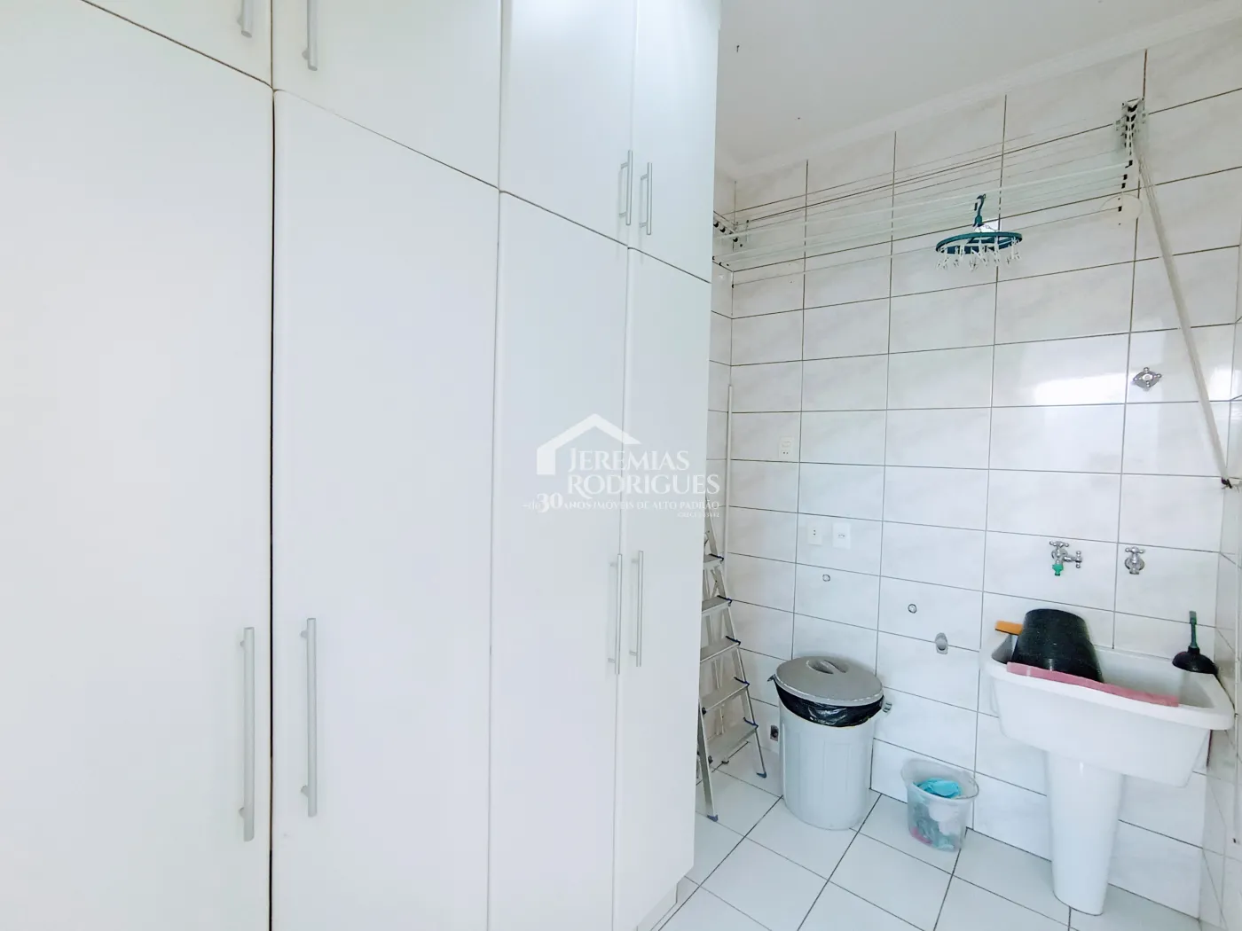 Casa à venda com 3 dormitórios no Condomínio Vale dos Príncipes em Taubaté/SP.