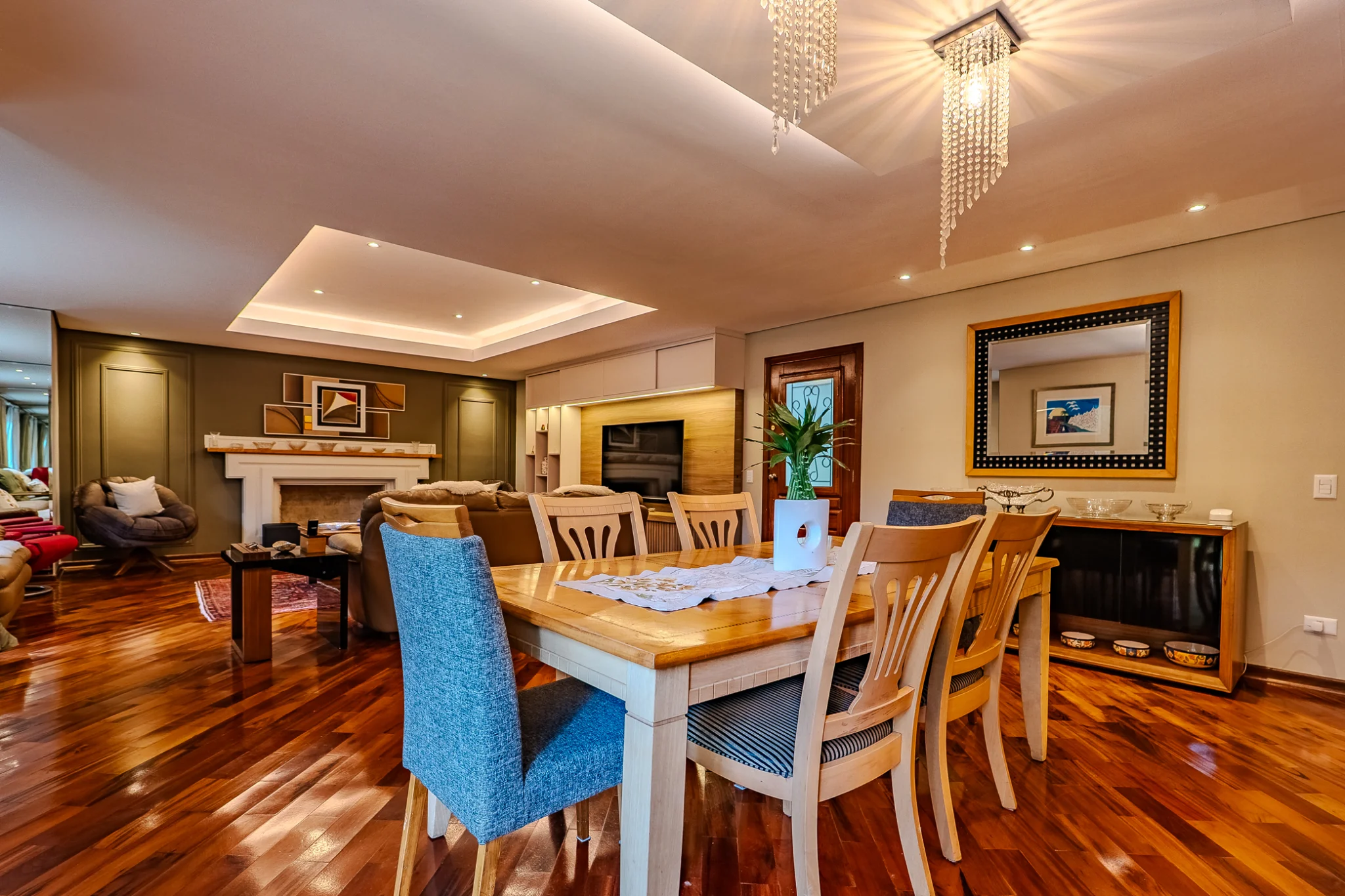 Casa à venda com 4 suítes no Parque Pedra do Baú em Campos do Jordão/SP. 