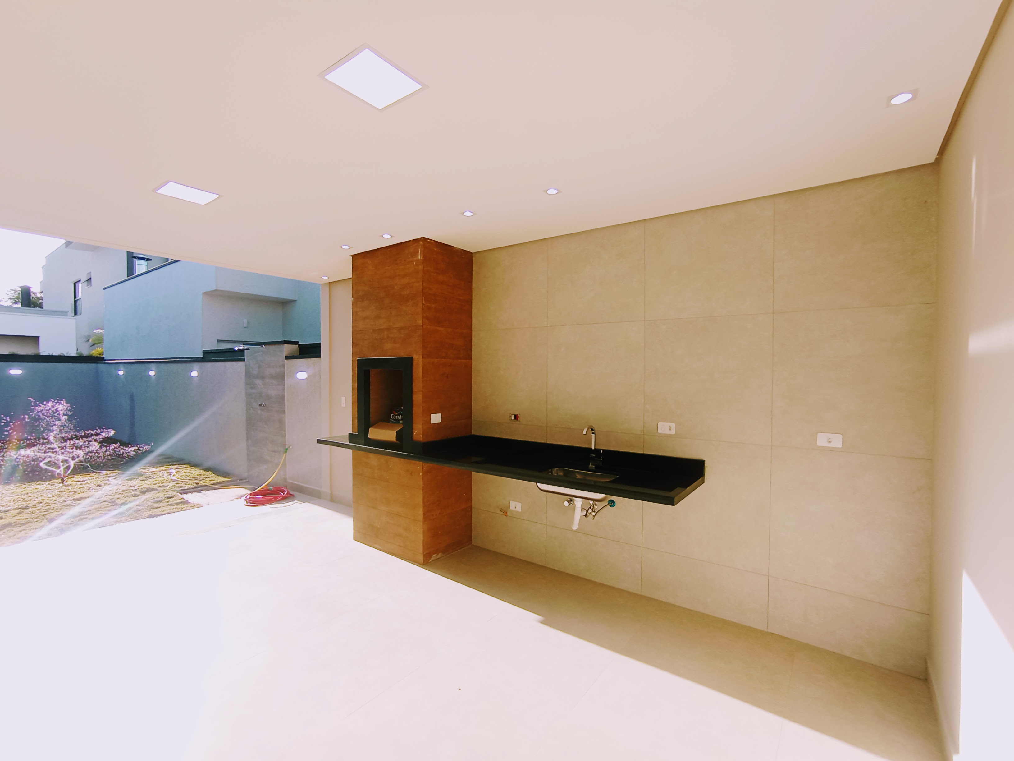 Casa à venda com 3 dormitórios no Condomínio Ouro Ville em Taubaté/SP.