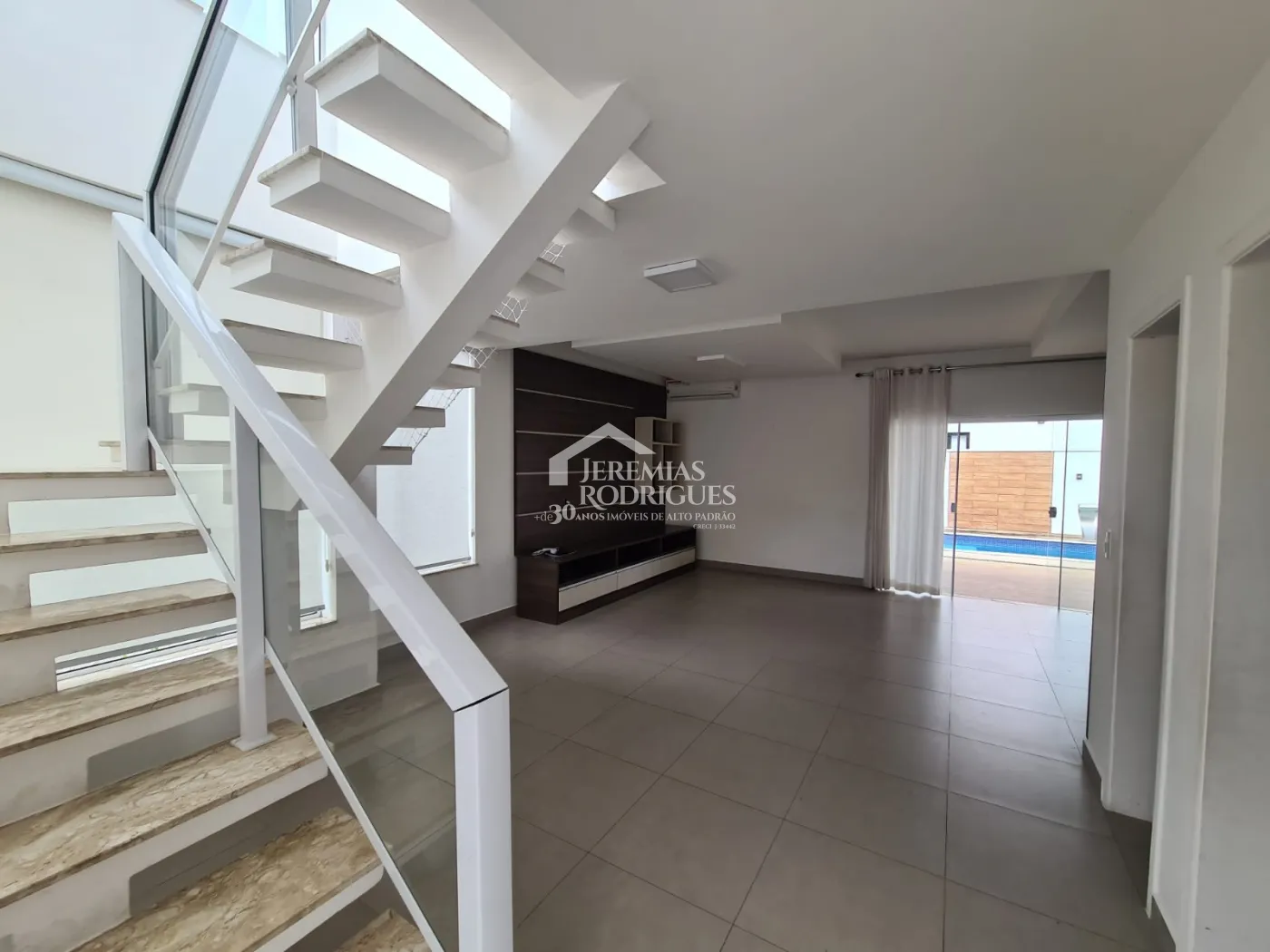 Casa com 3 dormitórios, 235 m² - Condomínio Campos do Conde I - Tremembé/SP.