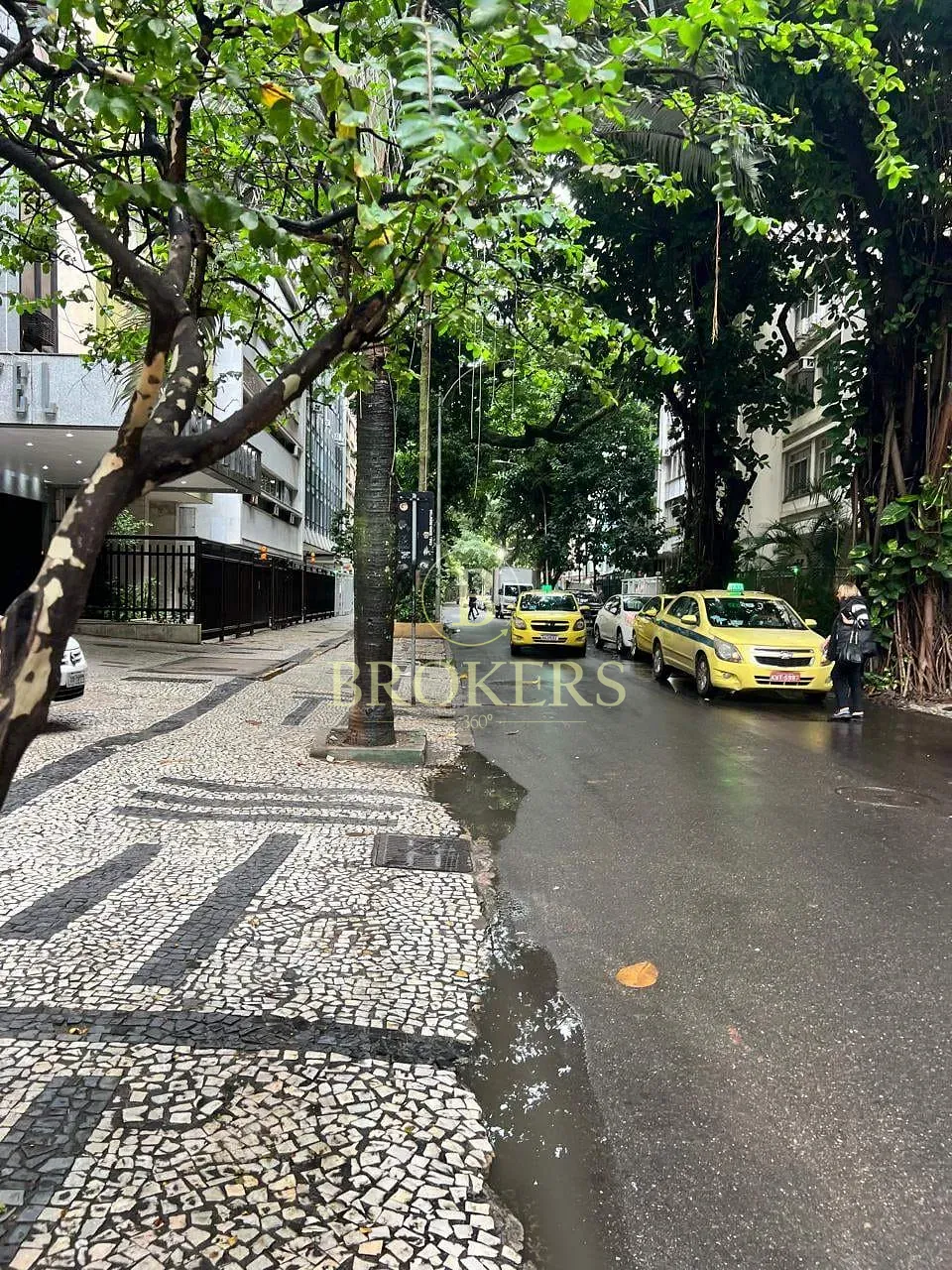 Cobertura duplex à venda - 4 quartos, joia bruta em rua tranquila com 2 vagas em Copacabana, Rio de