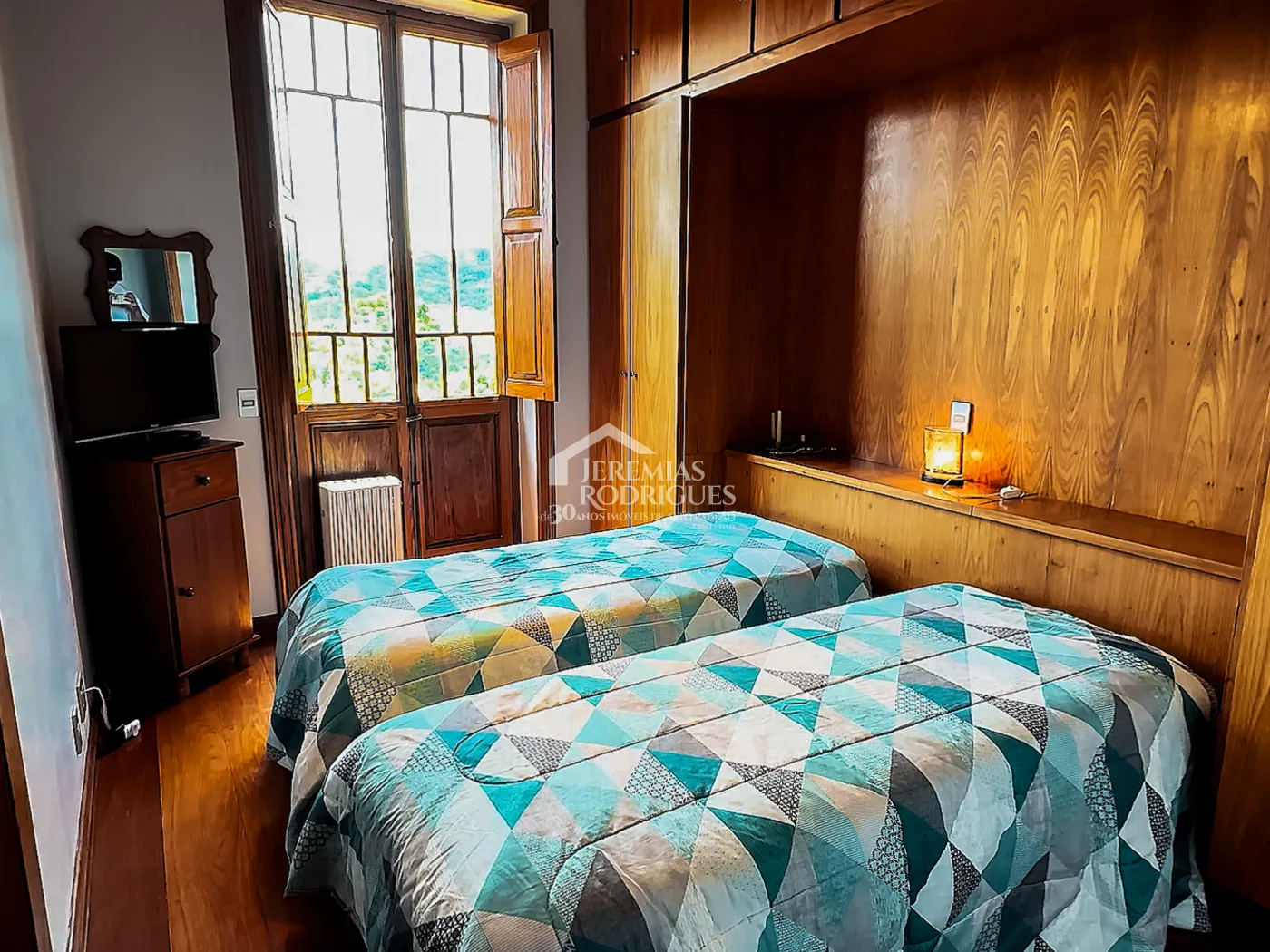 Casa à venda com 5 dormitórios no Condomínio Residencial Gran Ville em Campos do Jordão/SP.