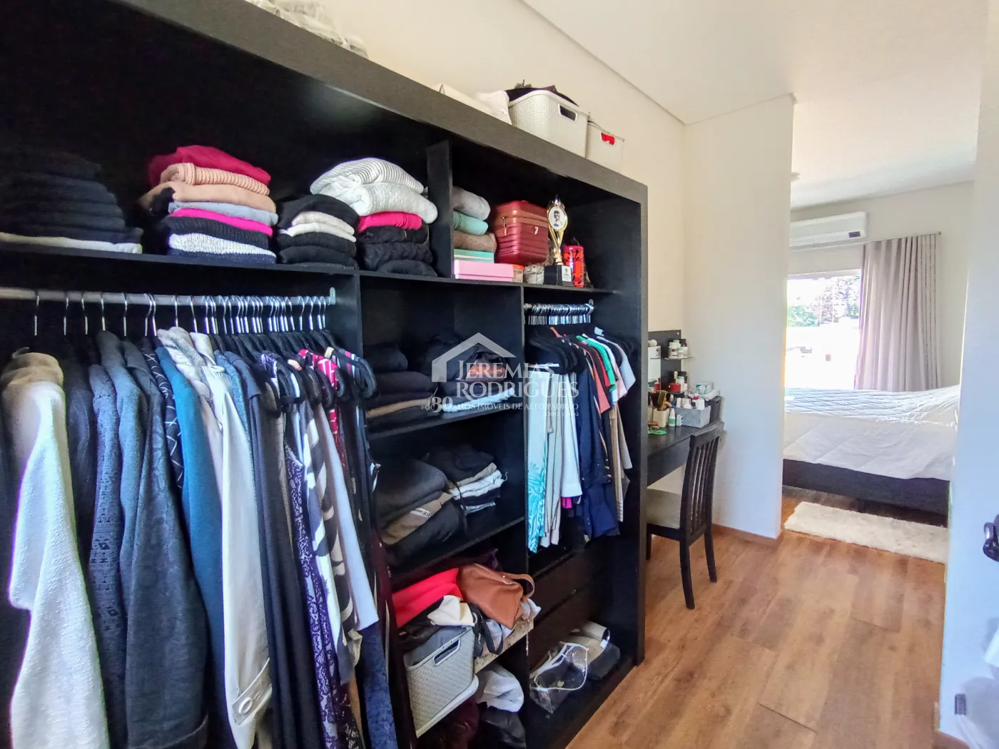 Casa à venda com 3 suítes no Condomínio Reserva dos Lagos em Pindamonhangaba/SP.