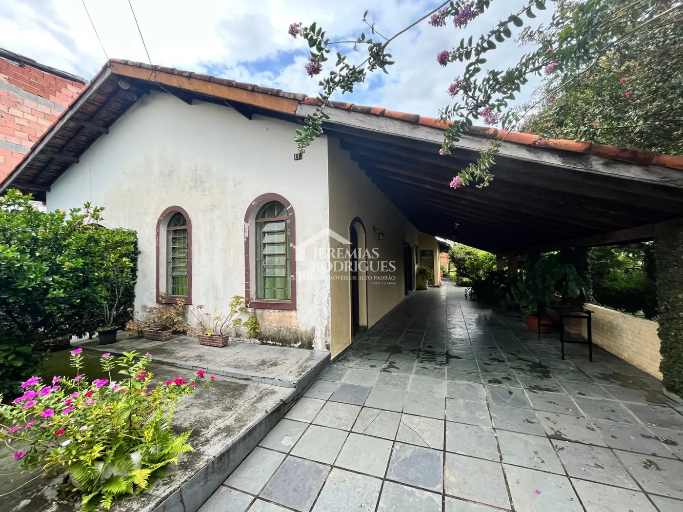 Terreno com 1.800 m² no bairro Campo Alegre em Pindamonhangaba/SP.