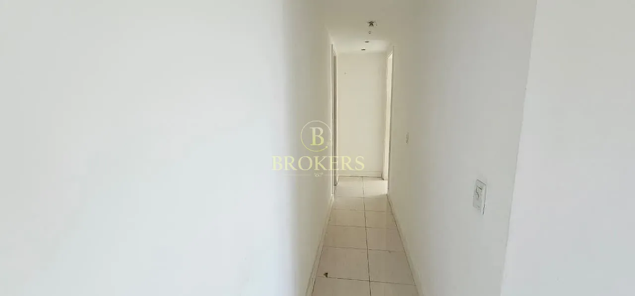 Oportunidade - Avenida Embaixador Abelardo Bueno - Barra Olímpica. Varanda, 2 quartos sendo 1 suíte