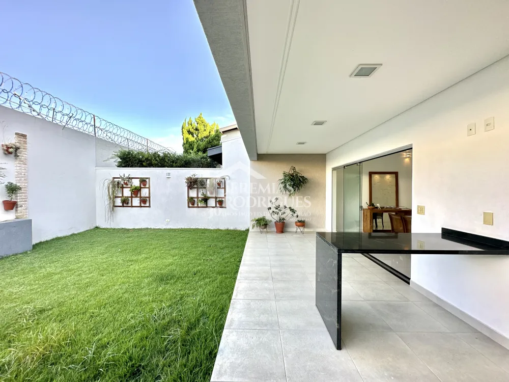 Casa mobiliada para locação no Condomínio Campos do Conde I em Tremembé/SP. 