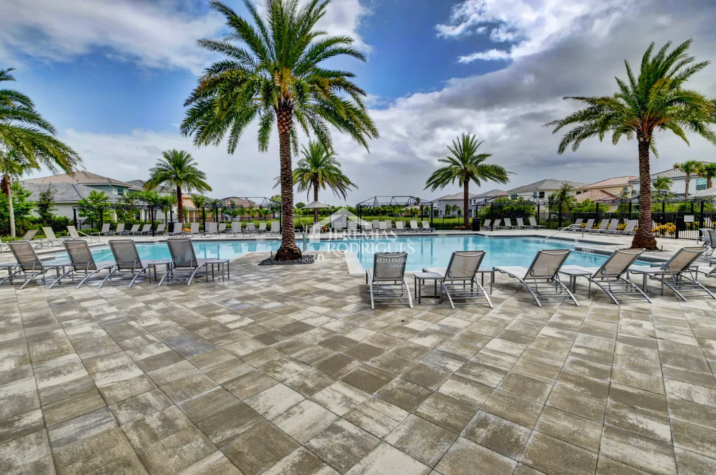 Casa com 4 dormitórios - Condomínio Dakota - Miami/ Flórida